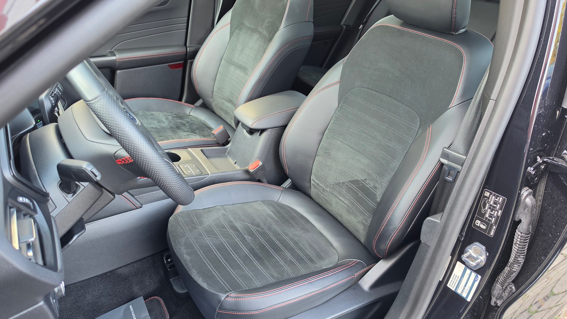 FORD Kuga 2.5 Hybrid ST-Line X 4x4-image-11