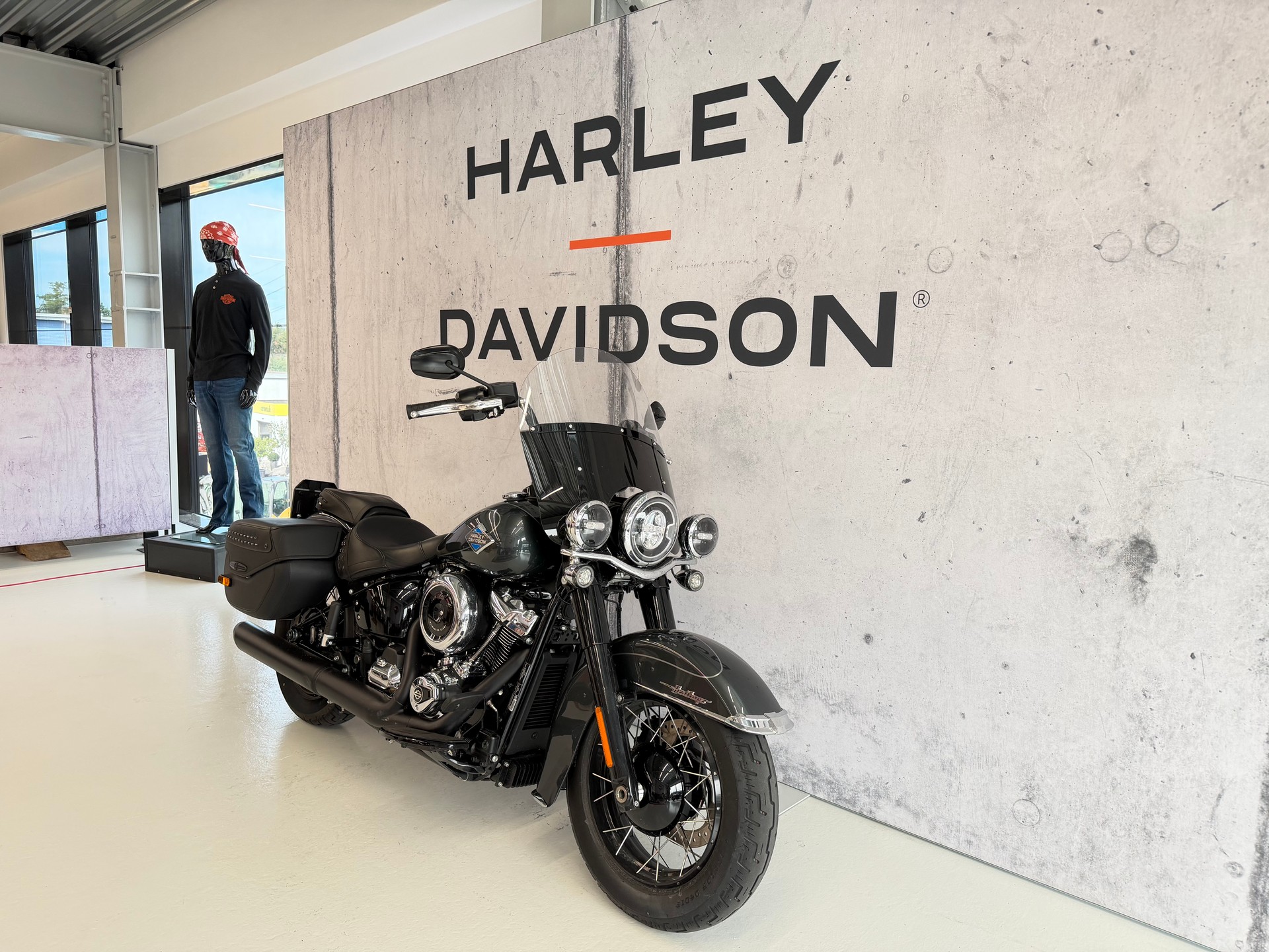 HARLEY-DAVIDSON FLHC Heritage Classic 117 (35KW MÖGLICH)-showroom-element-1