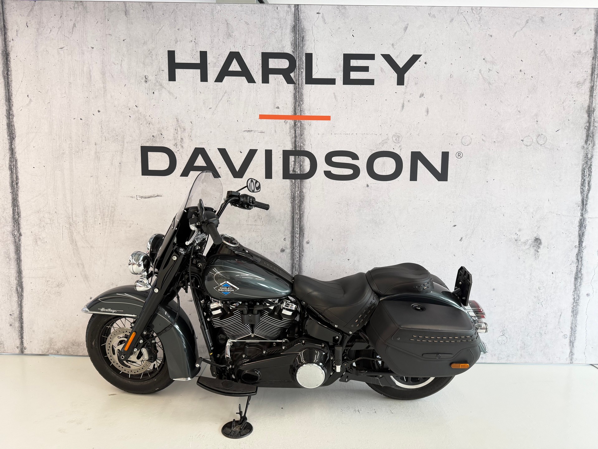 HARLEY-DAVIDSON FLHC Heritage Classic 117 (35KW MÖGLICH)-showroom-element-3