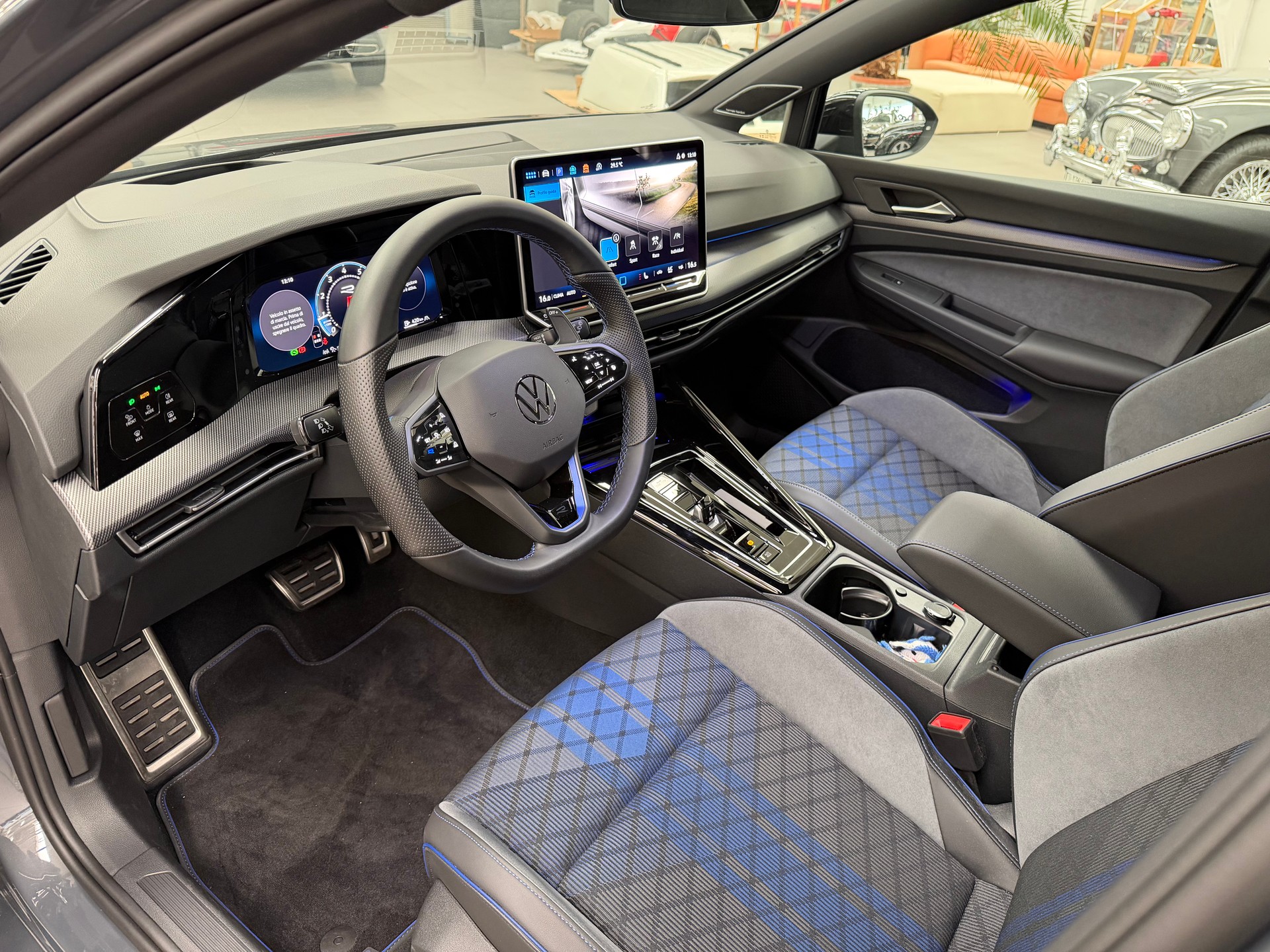 VW Golf 2.0 TSI R DSG 4 Motion-image-7