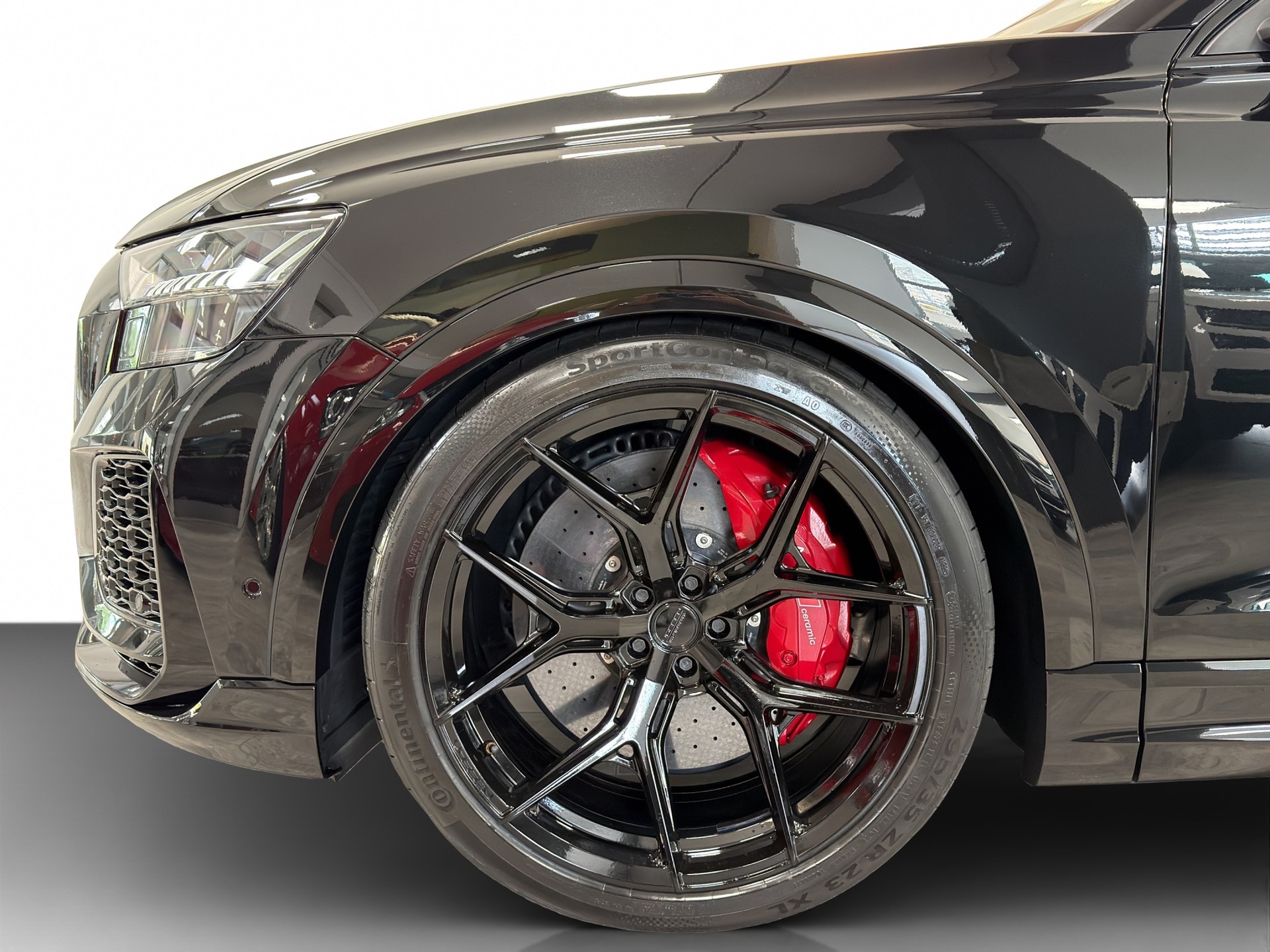 AUDI RSQ8 quattro tiptronic-showroom-element-1