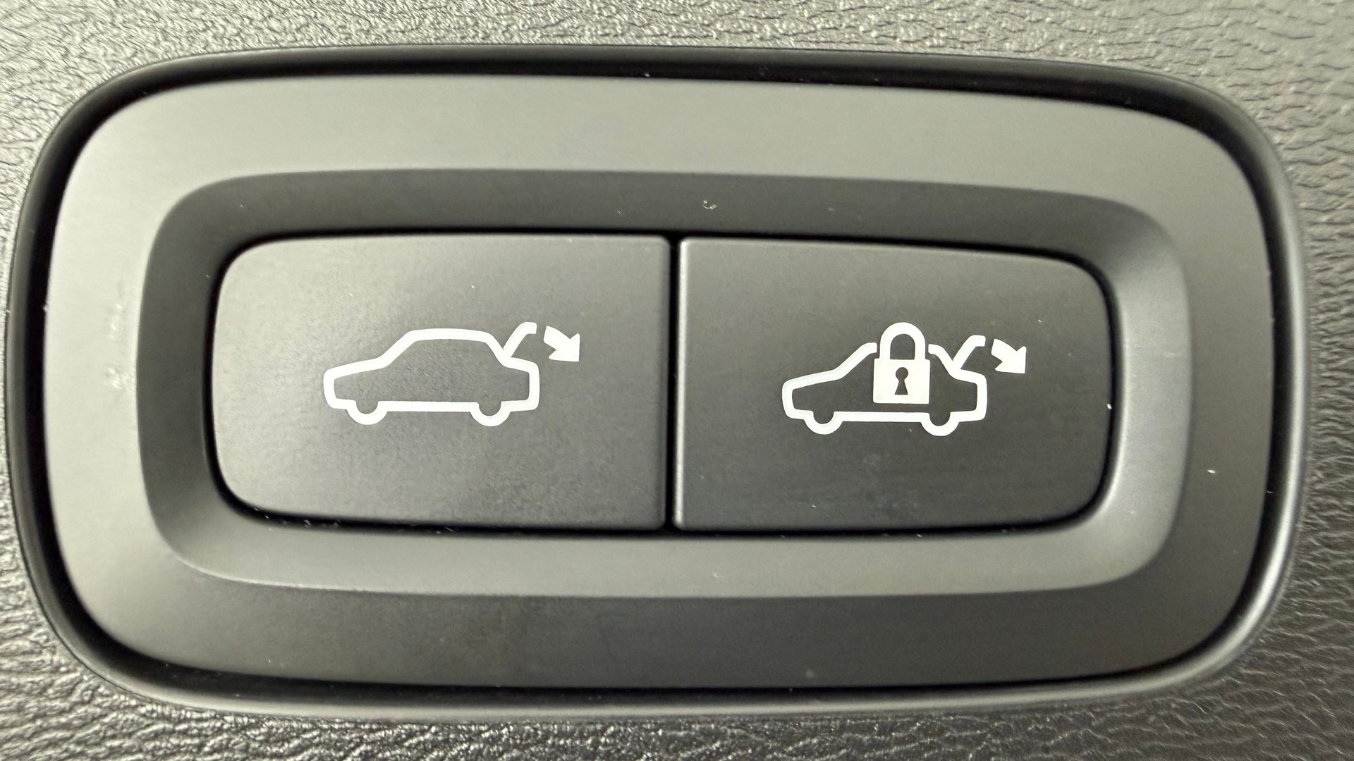 VOLVO V60 2.0 T8 TE Inscription eAWD-image-16
