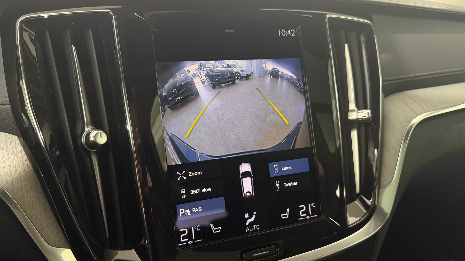 VOLVO V60 2.0 T8 TE Inscription eAWD-image-9