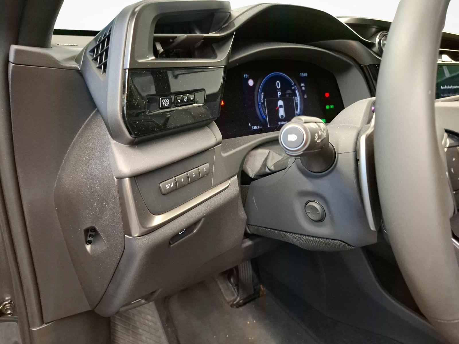 LEXUS RZ 500e Excellence-image-15