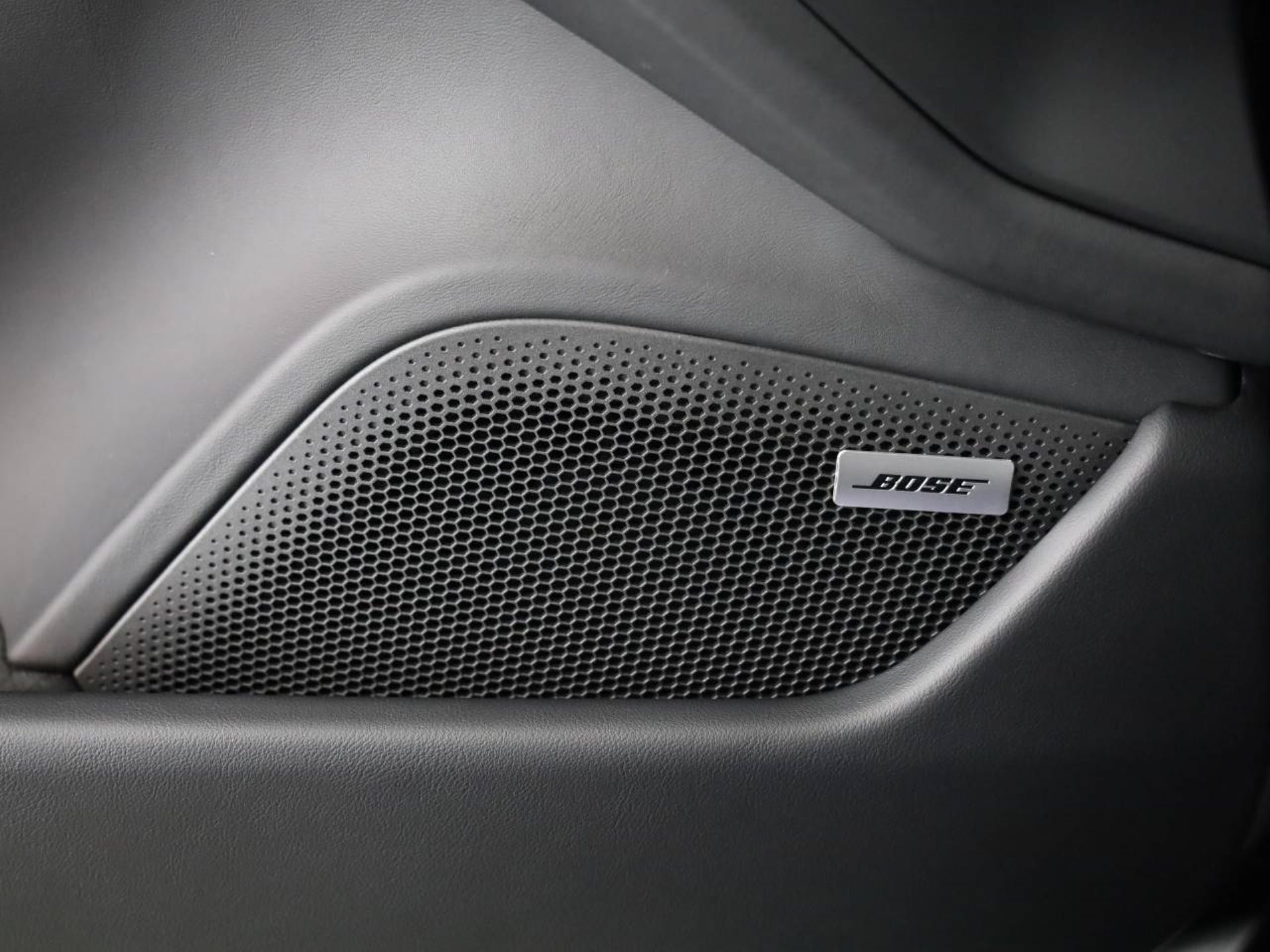 PORSCHE Taycan 4 Black Edition-image-29