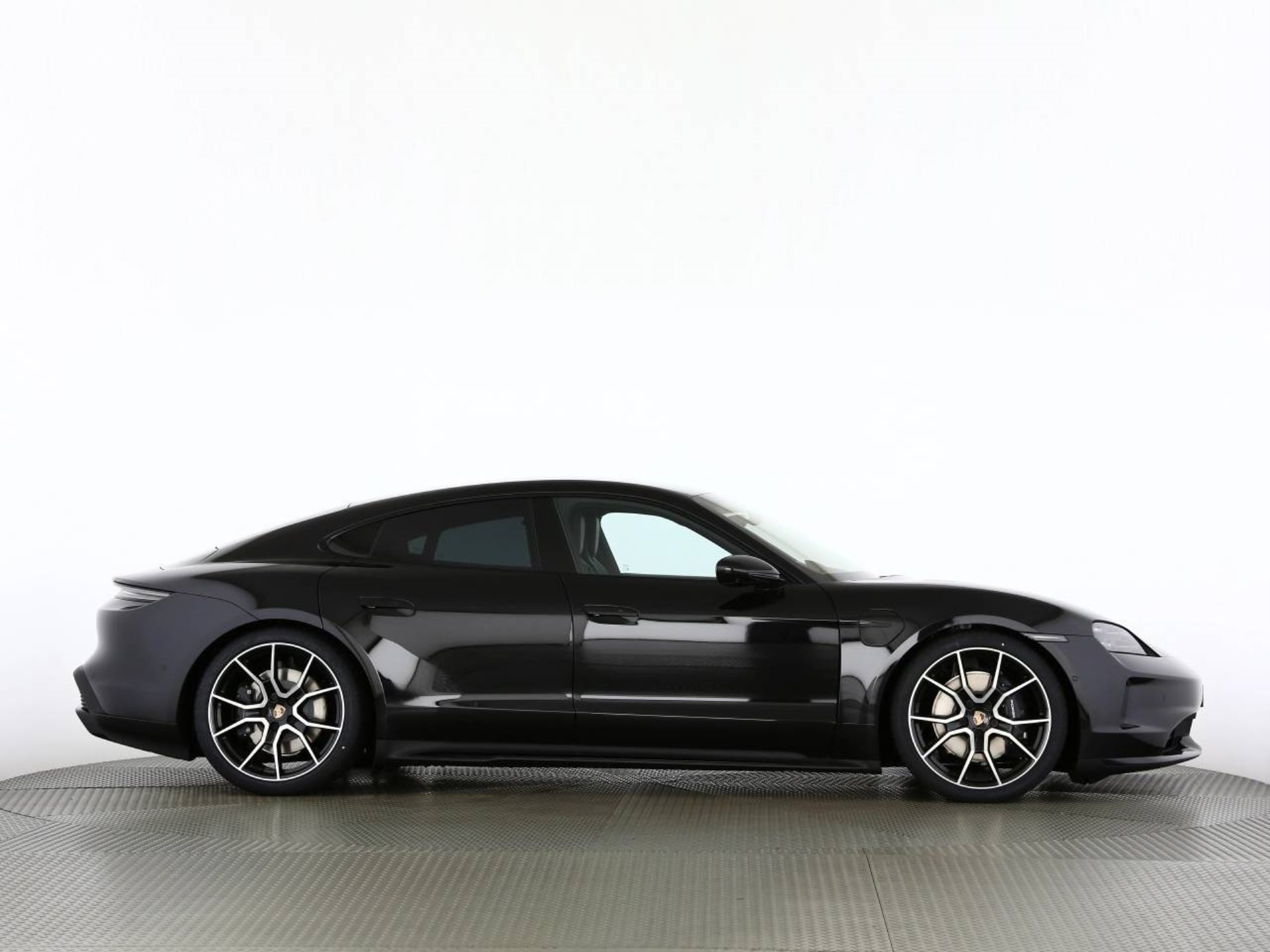 PORSCHE Taycan 4 Black Edition-showroom-element-1