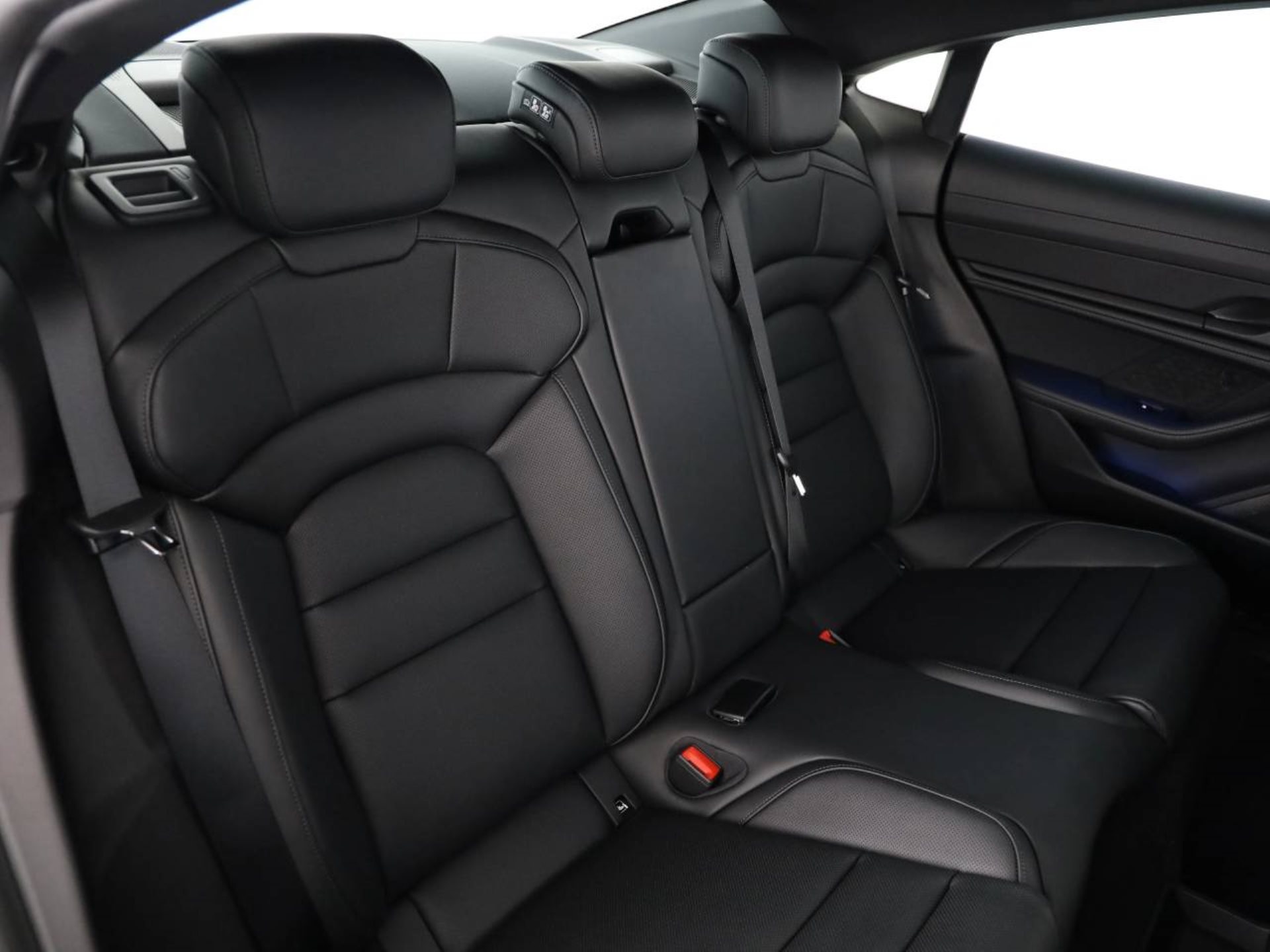 PORSCHE Taycan 4 Black Edition-image-23