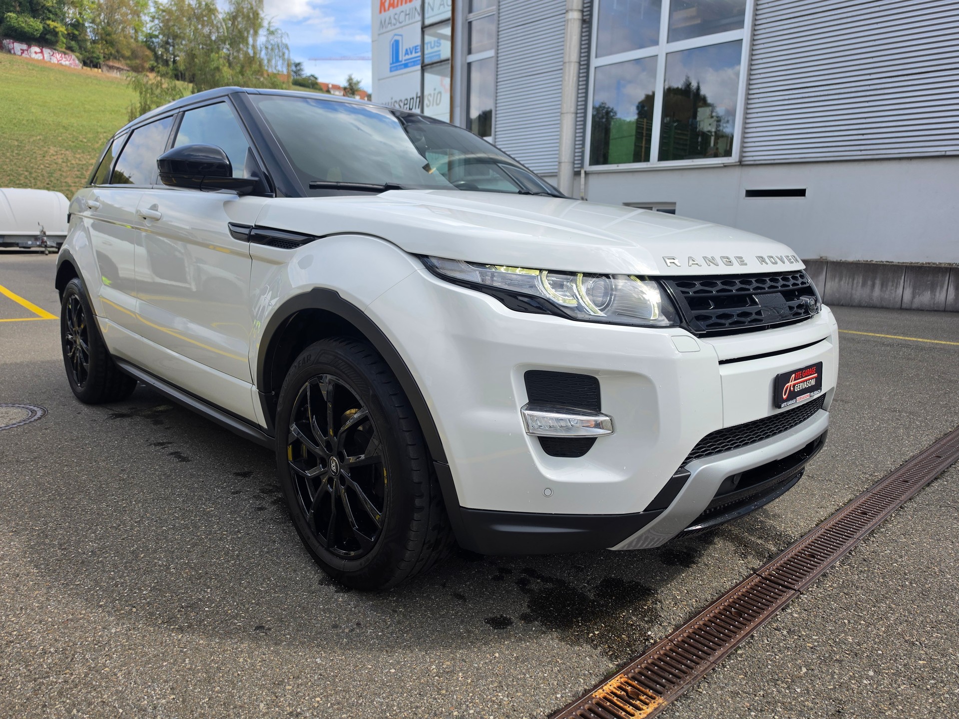LAND ROVER RANGE ROVER EVOQUE-showroom-element-2