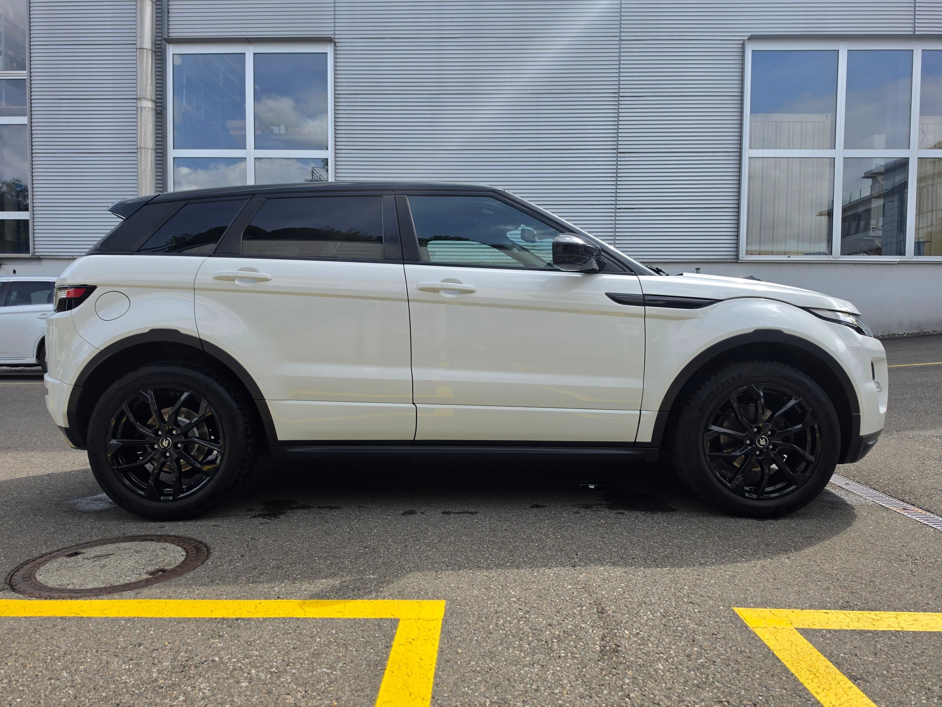 LAND ROVER RANGE ROVER EVOQUE-showroom-element-3