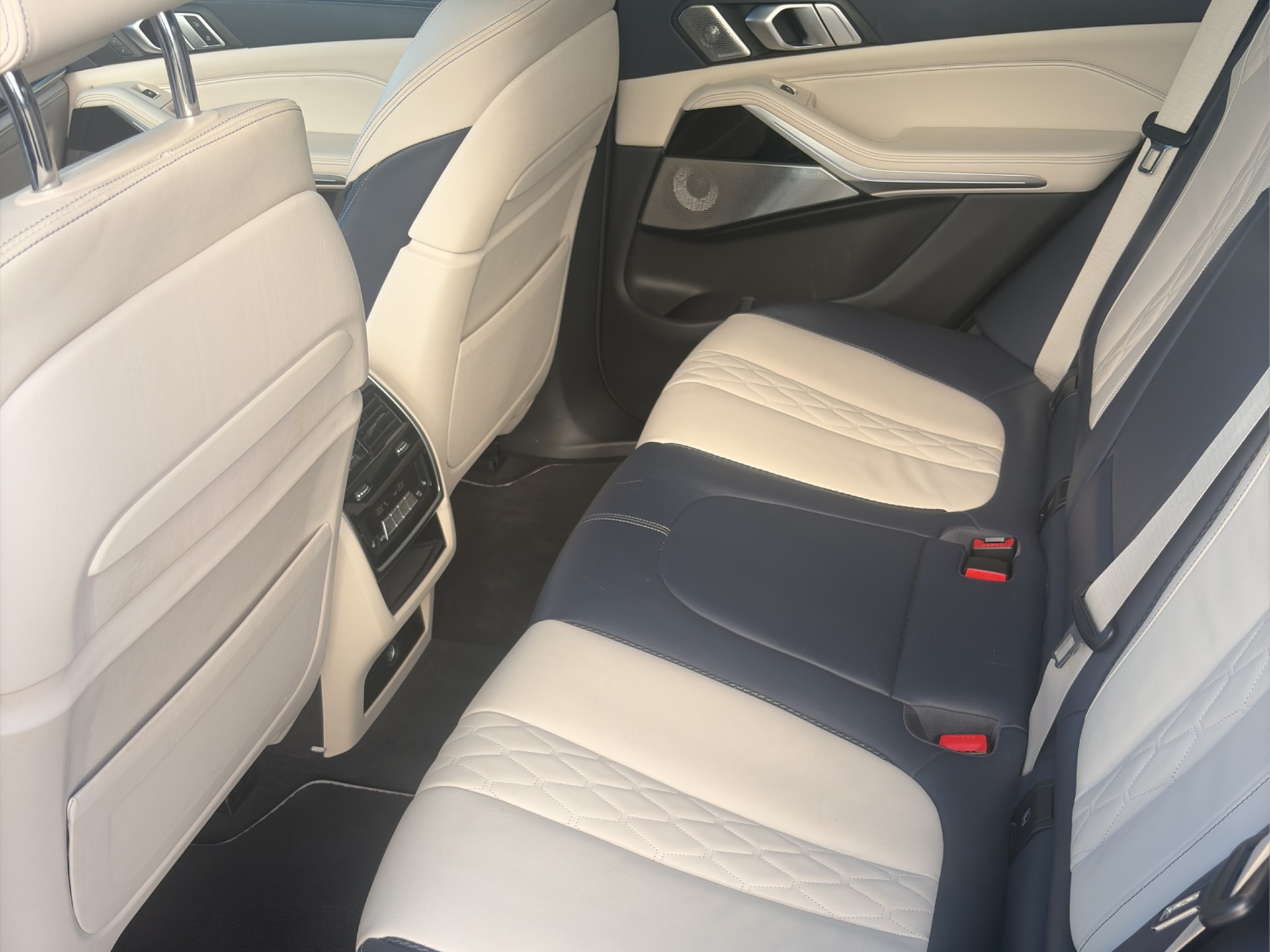BMW X5 xDrive M50d Steptronic Individual-image-11