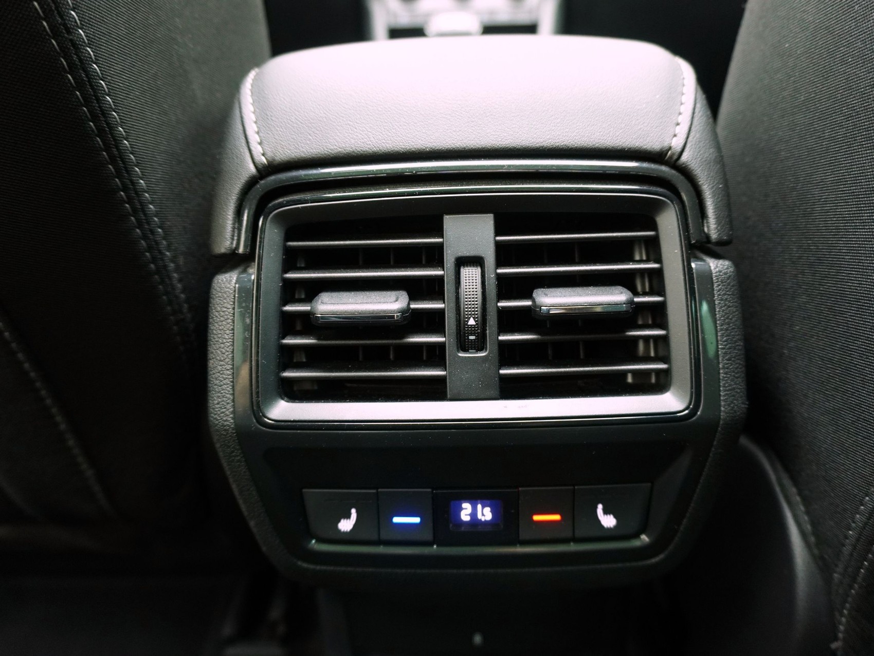 SKODA Karoq 2.0 TDI DSG Sport Line 4x4-image-12