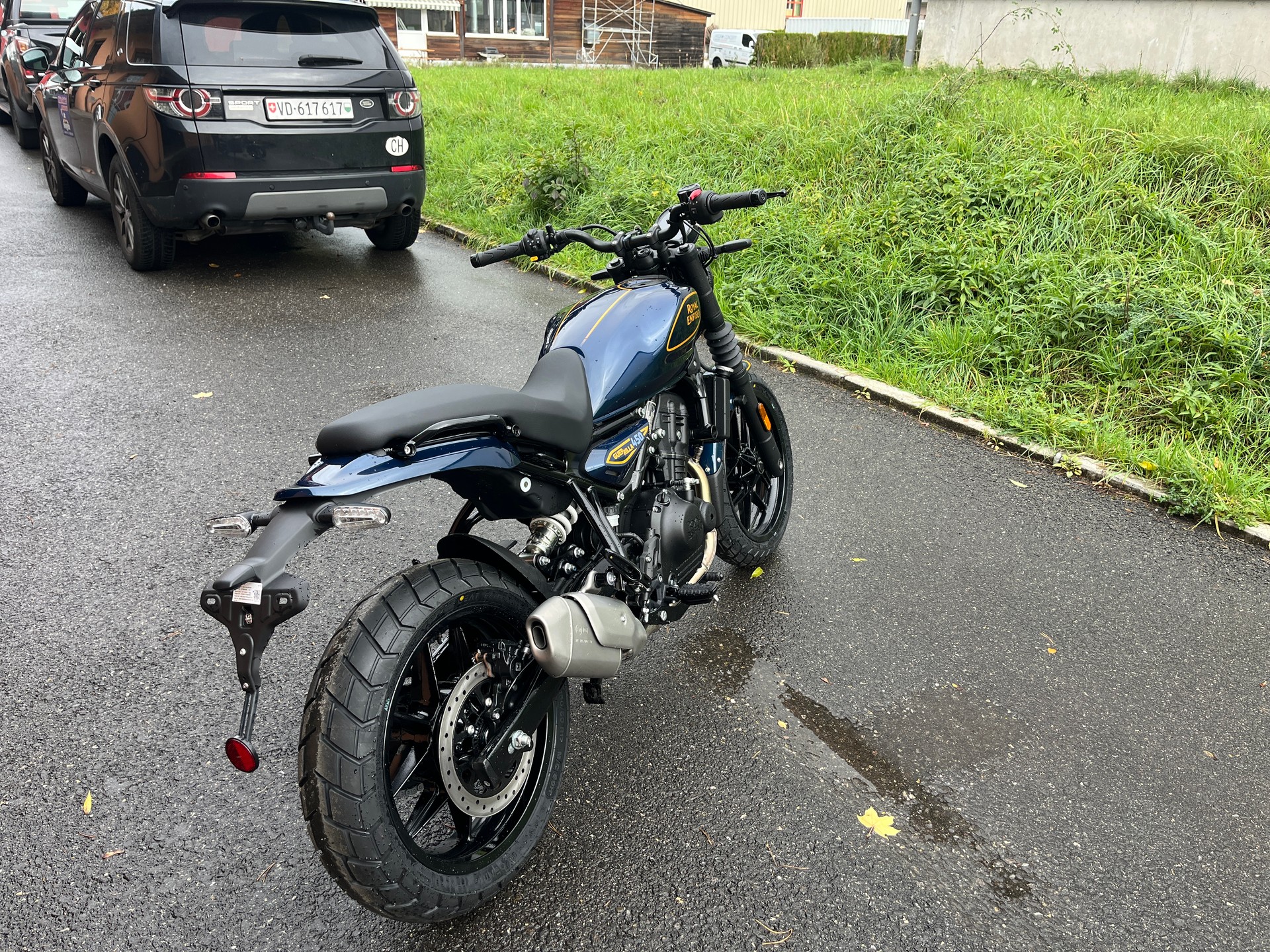 ROYAL ENFIELD Guerrilla 450 Mid-image-1