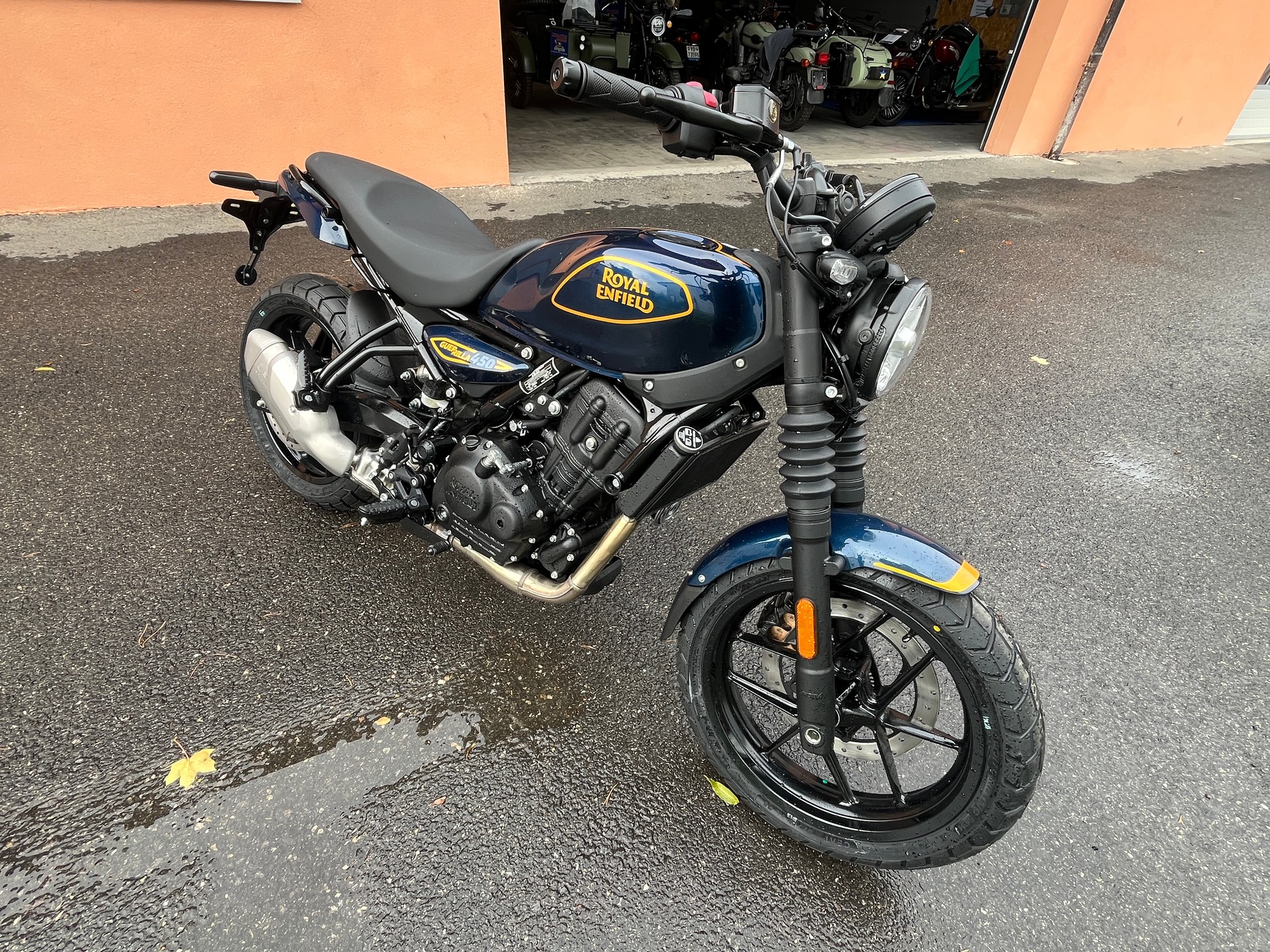 ROYAL ENFIELD Guerrilla 450 Mid-image-0