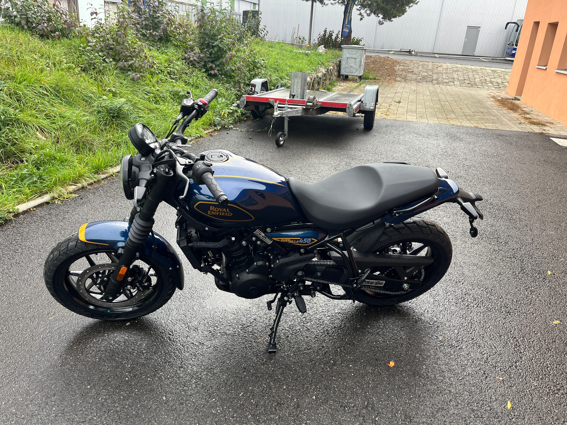 ROYAL ENFIELD Guerrilla 450 Mid-image-2