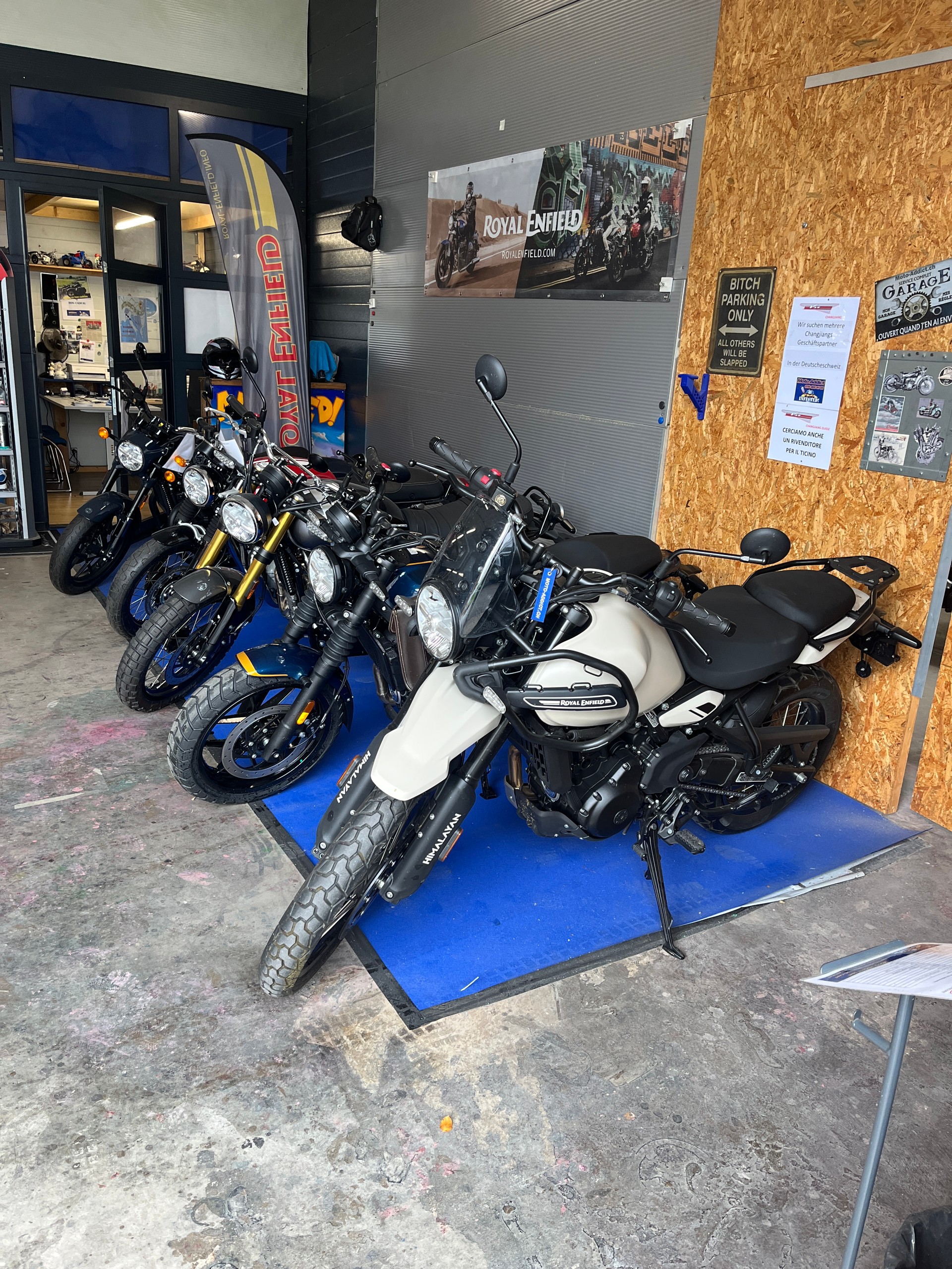 ROYAL ENFIELD Guerrilla 450 Mid-image-8