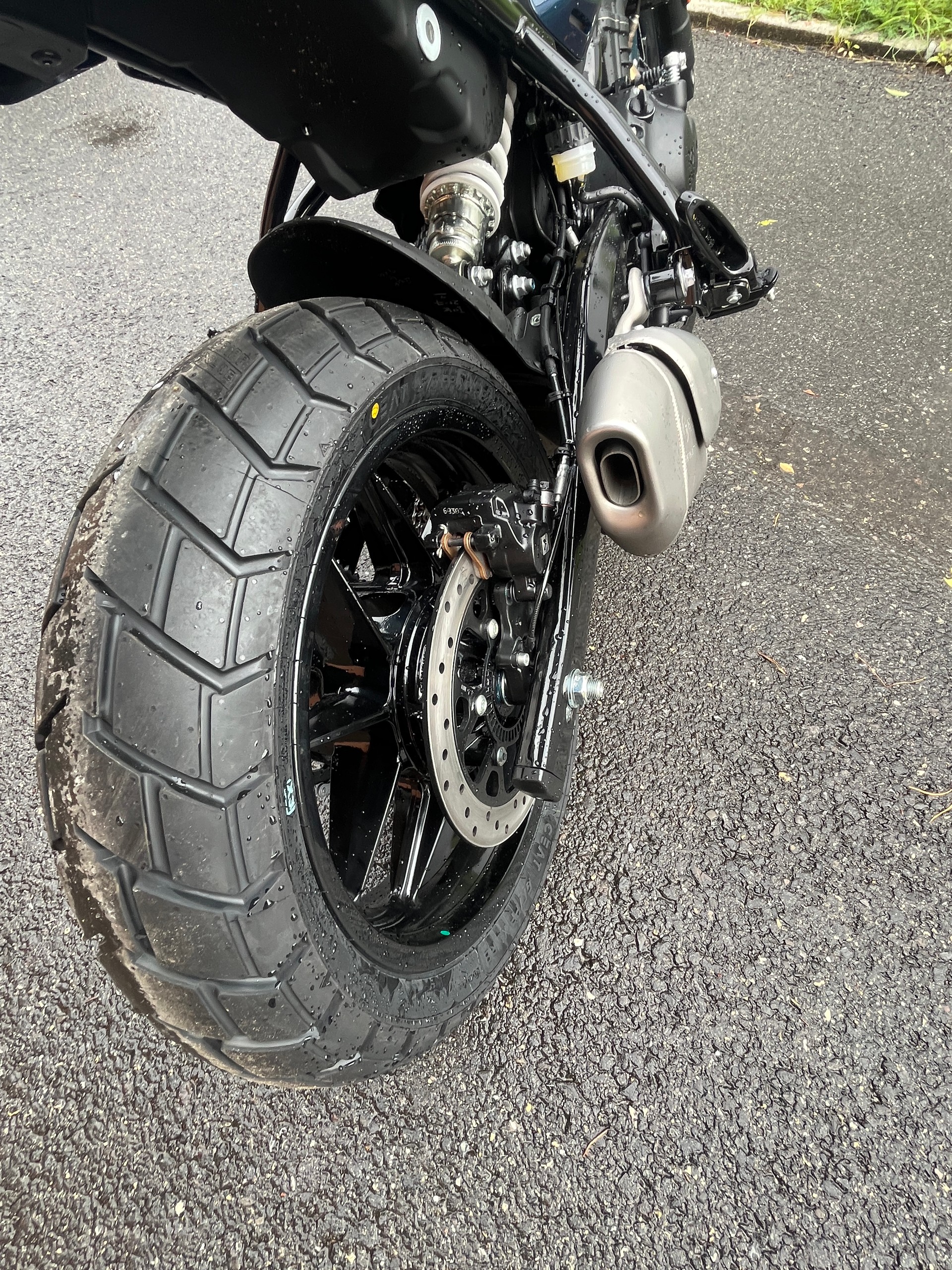 ROYAL ENFIELD Guerrilla 450 Mid-image-6
