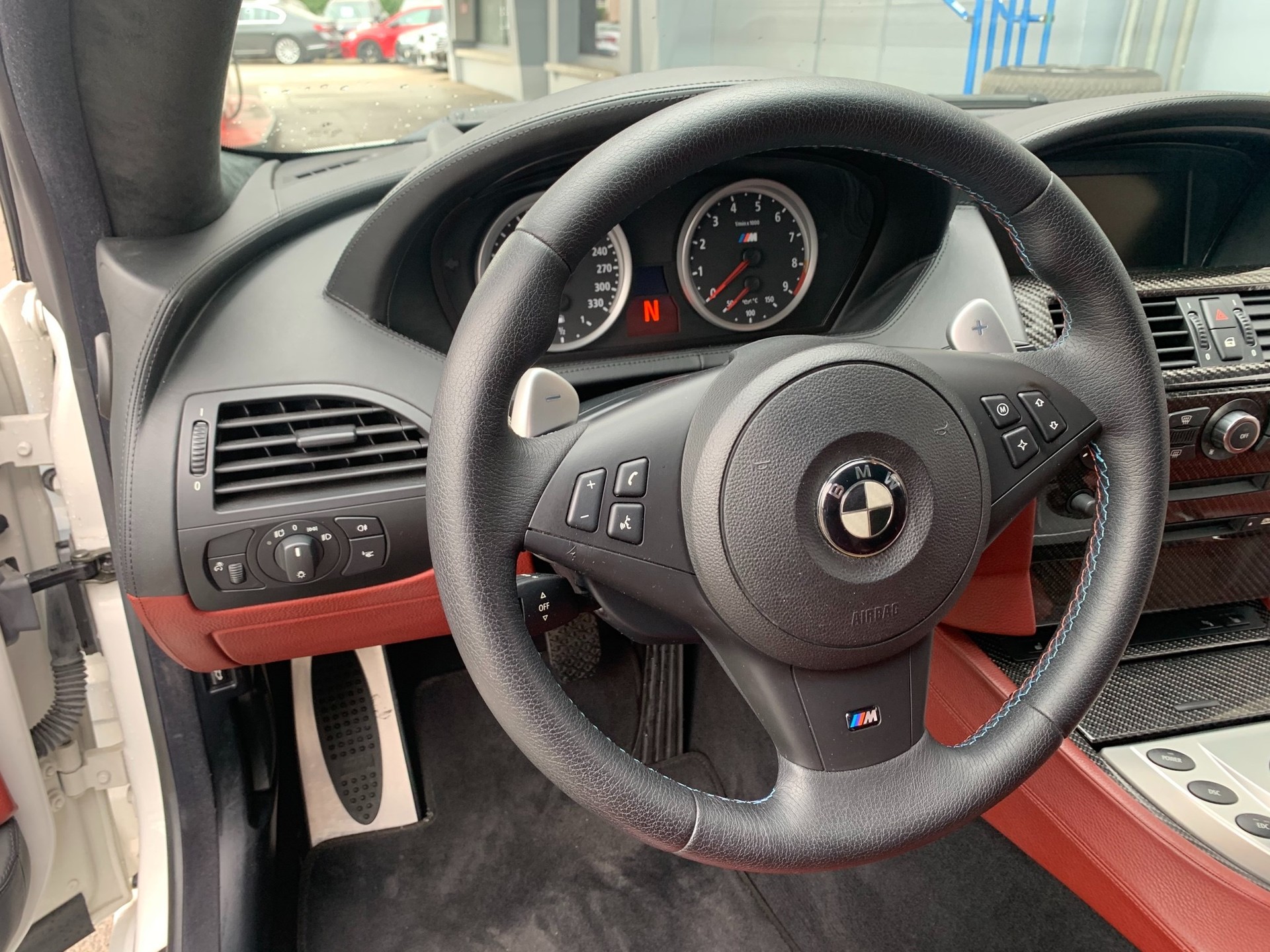 BMW M6-image-13