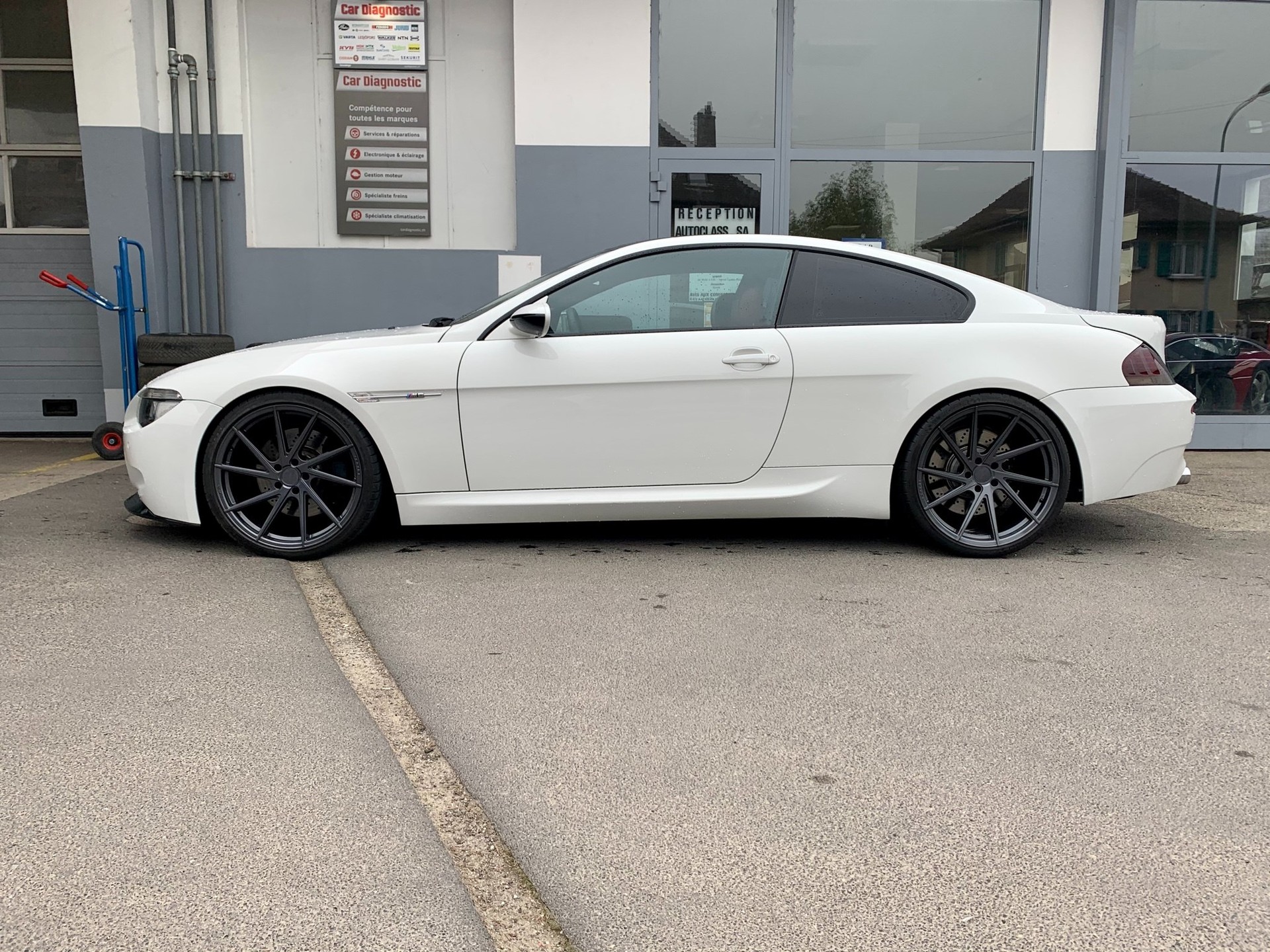 BMW M6-showroom-element-3