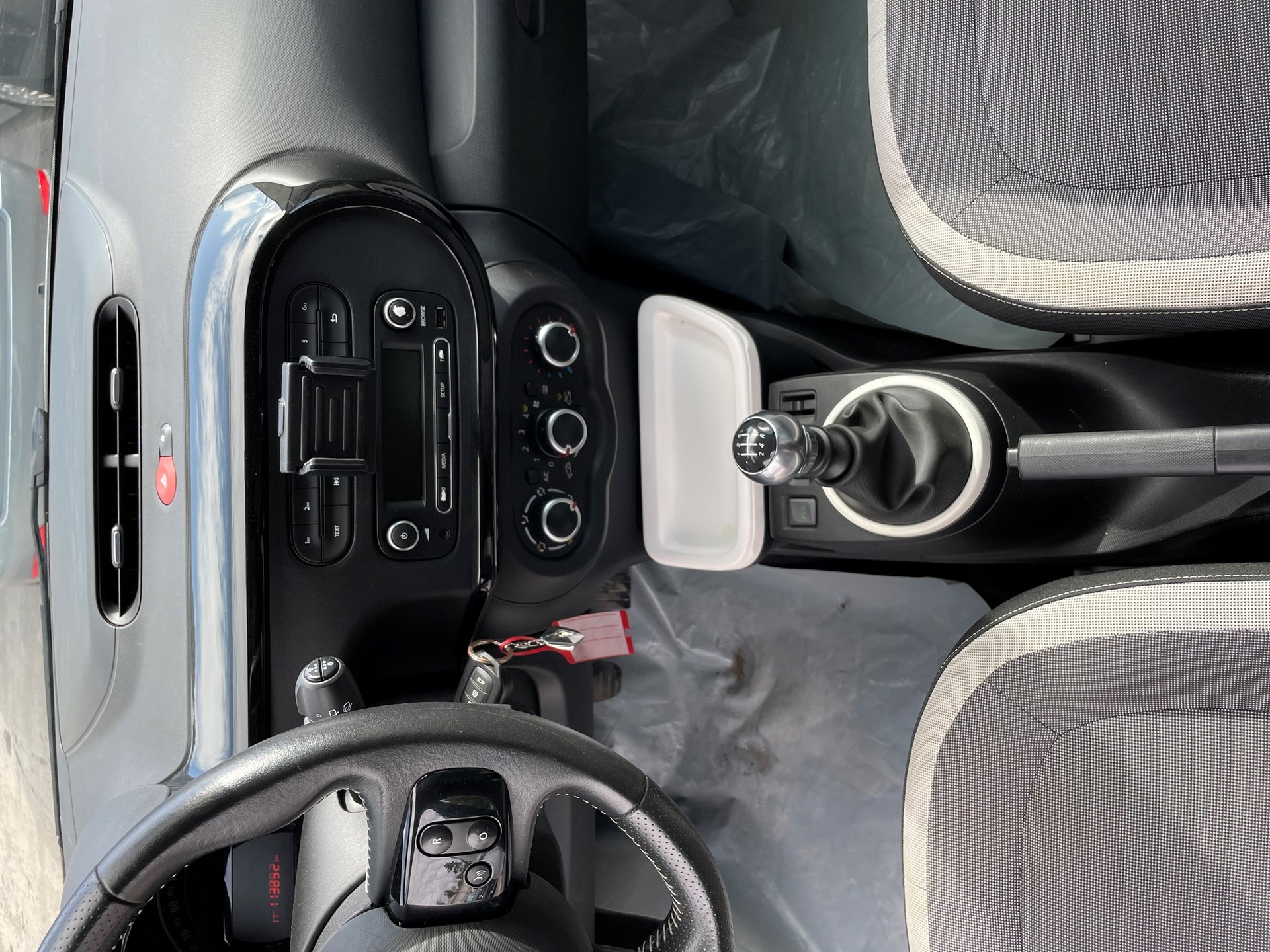 RENAULT Twingo 0.9 City-image-12