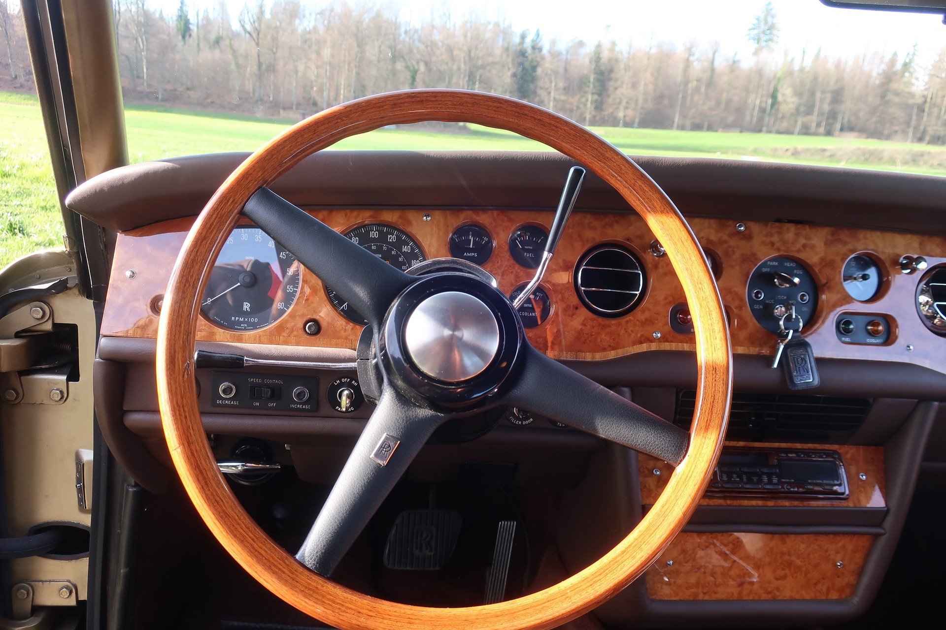 ROLLS-ROYCE CORNICHE Fixed Head Coupé-image-10