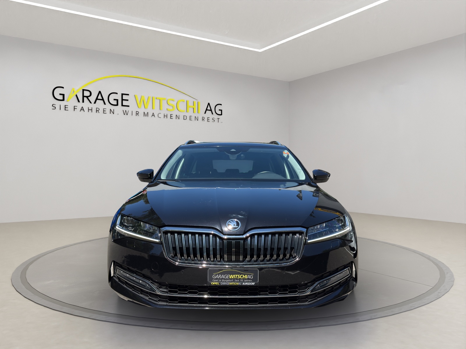 SKODA Superb Combi 2.0 TDI Style DSG-showroom-element-1
