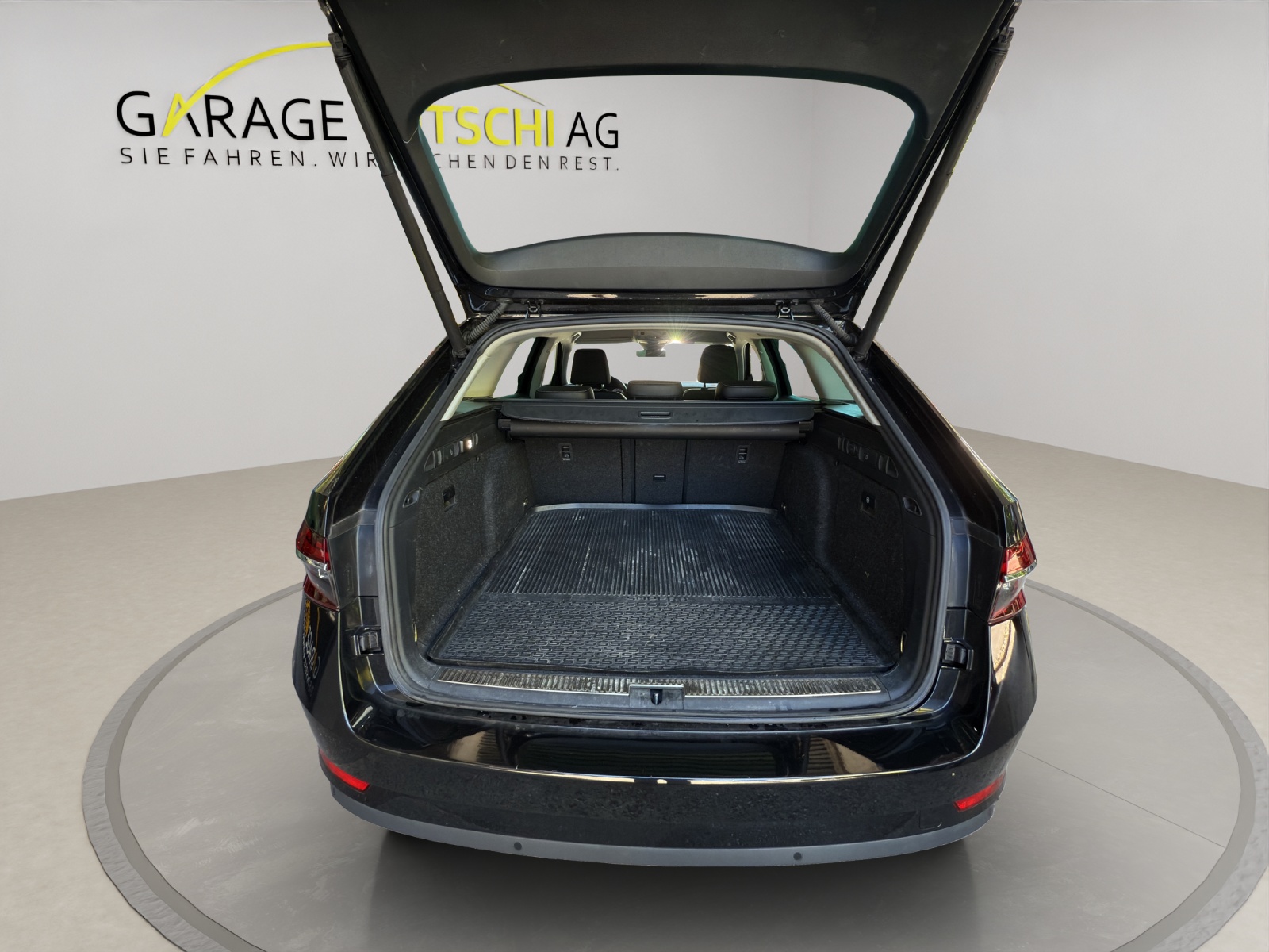 SKODA Superb Combi 2.0 TDI Style DSG-image-11