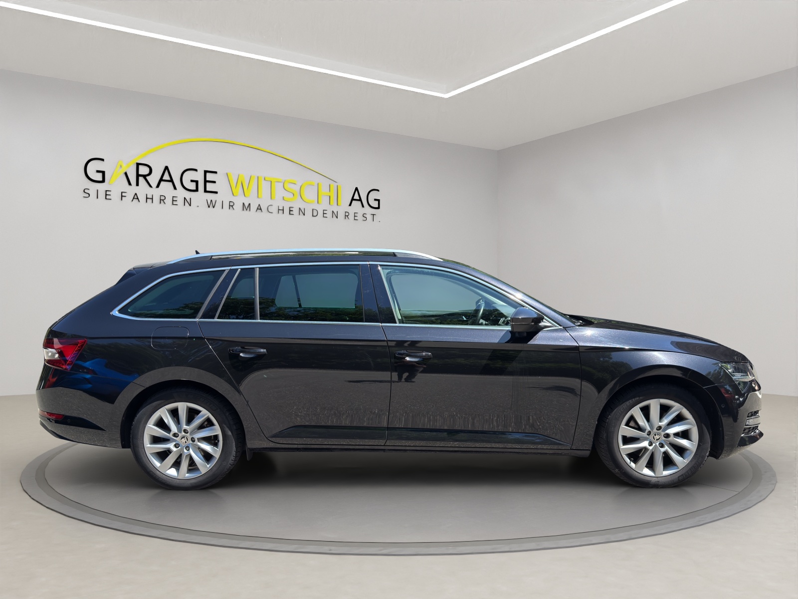 SKODA Superb Combi 2.0 TDI Style DSG-showroom-element-3