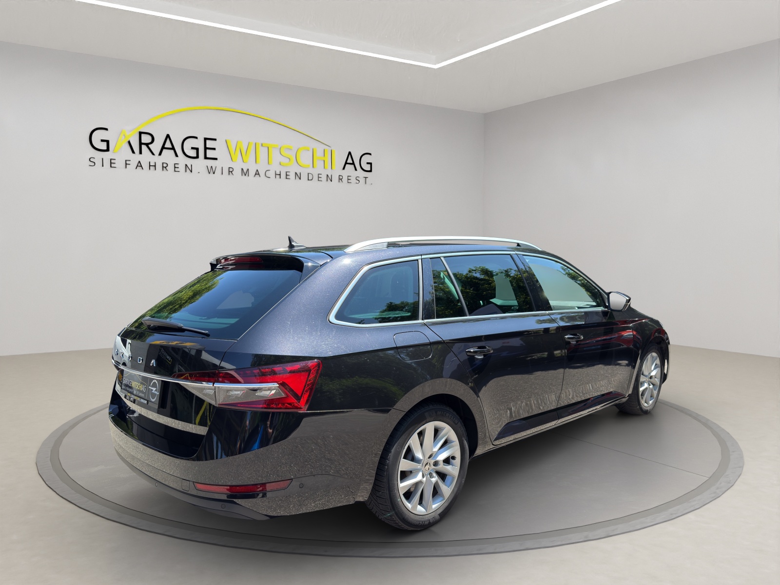 SKODA Superb Combi 2.0 TDI Style DSG-image-4