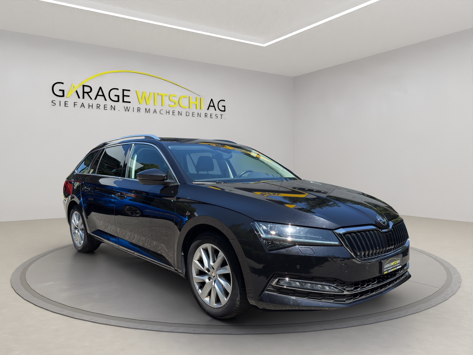 SKODA Superb Combi 2.0 TDI Style DSG-showroom-element-2