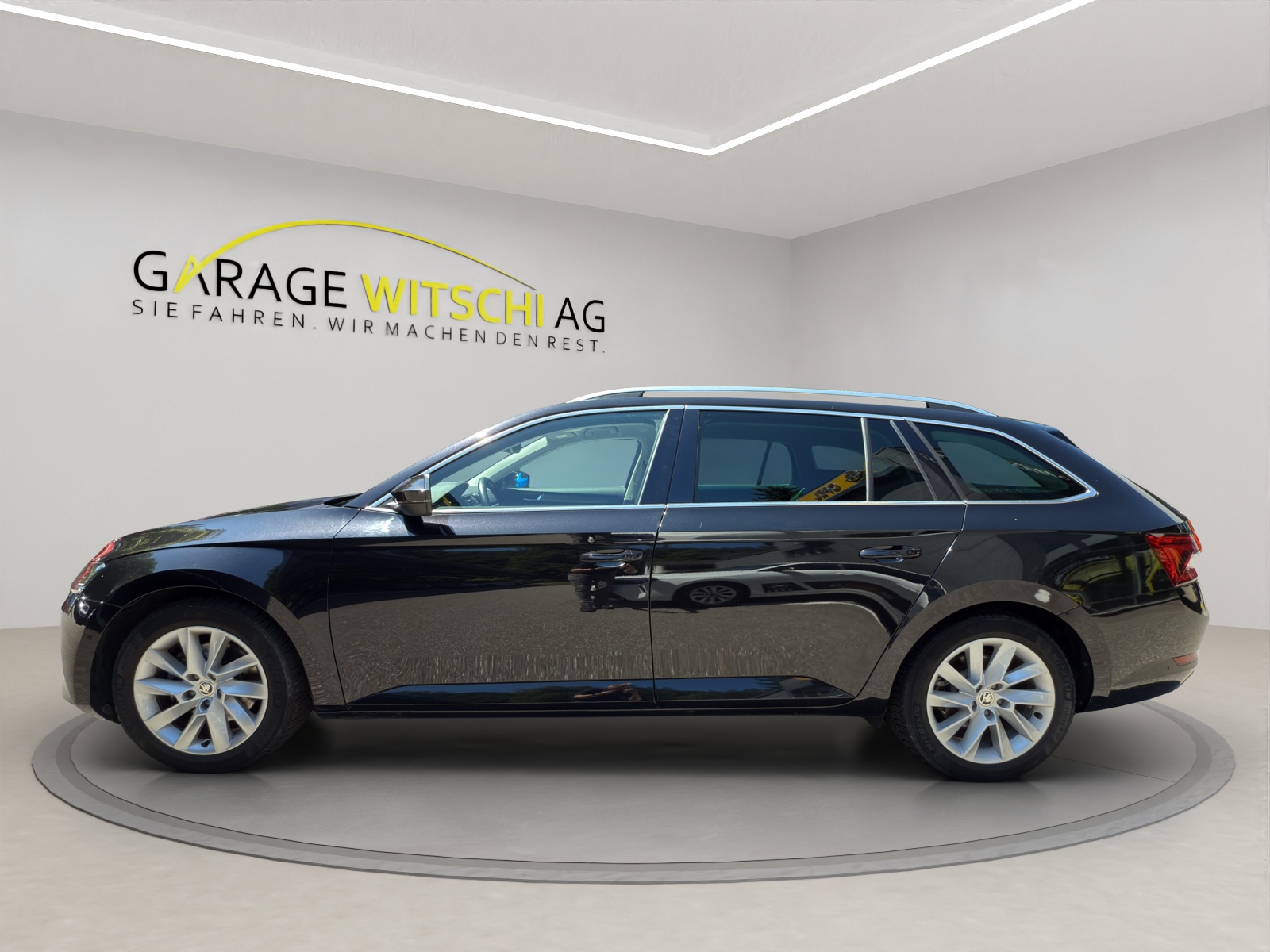 SKODA Superb Combi 2.0 TDI Style DSG-image-7