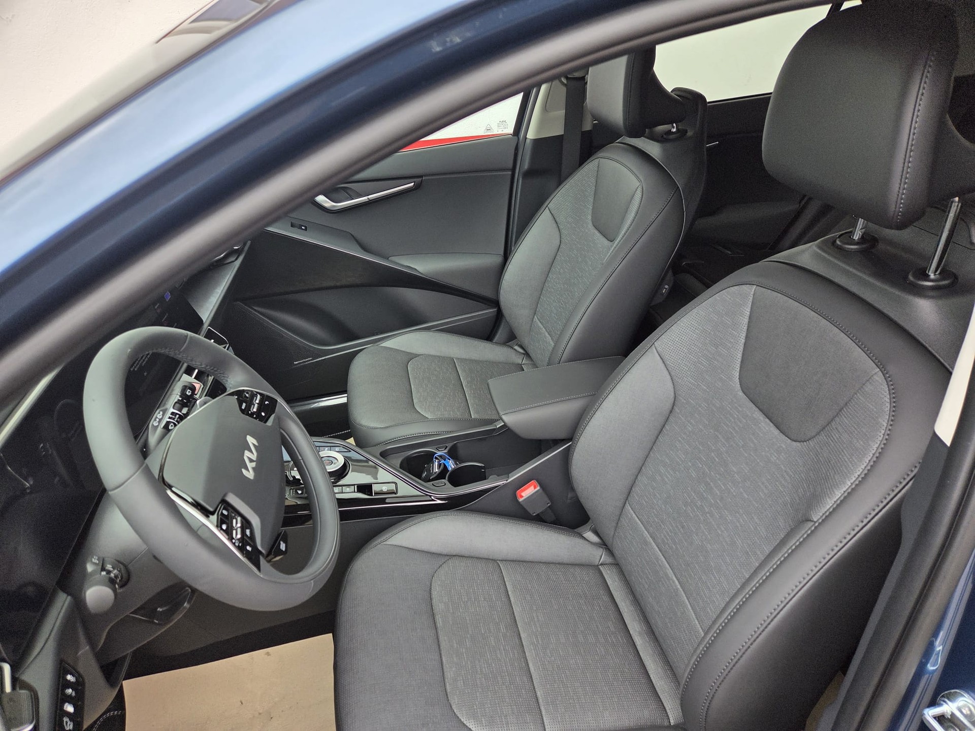 KIA Niro 1.6GDi Plug-in Hybrid Style DCT-image-6