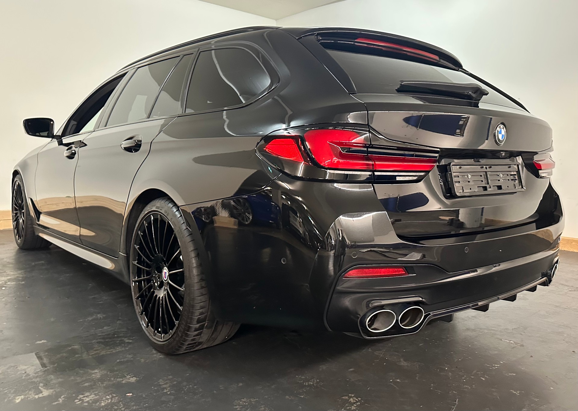 BMW-ALPINA D5 S Touring xDrive Switch-Tronic-image-10