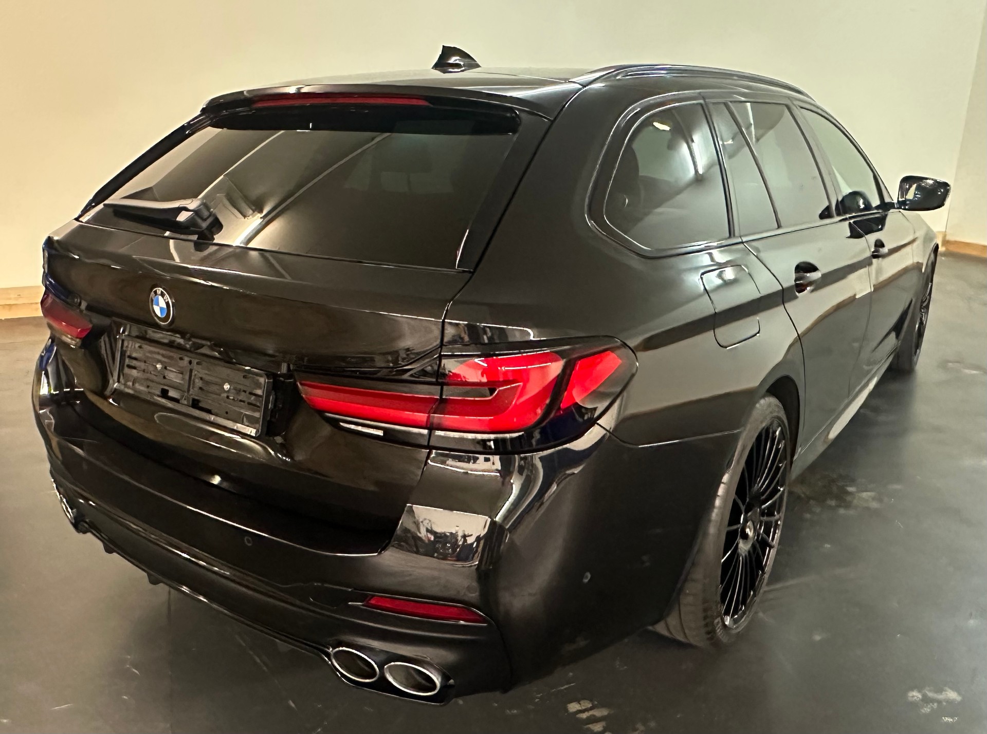 BMW-ALPINA D5 S Touring xDrive Switch-Tronic-image-5