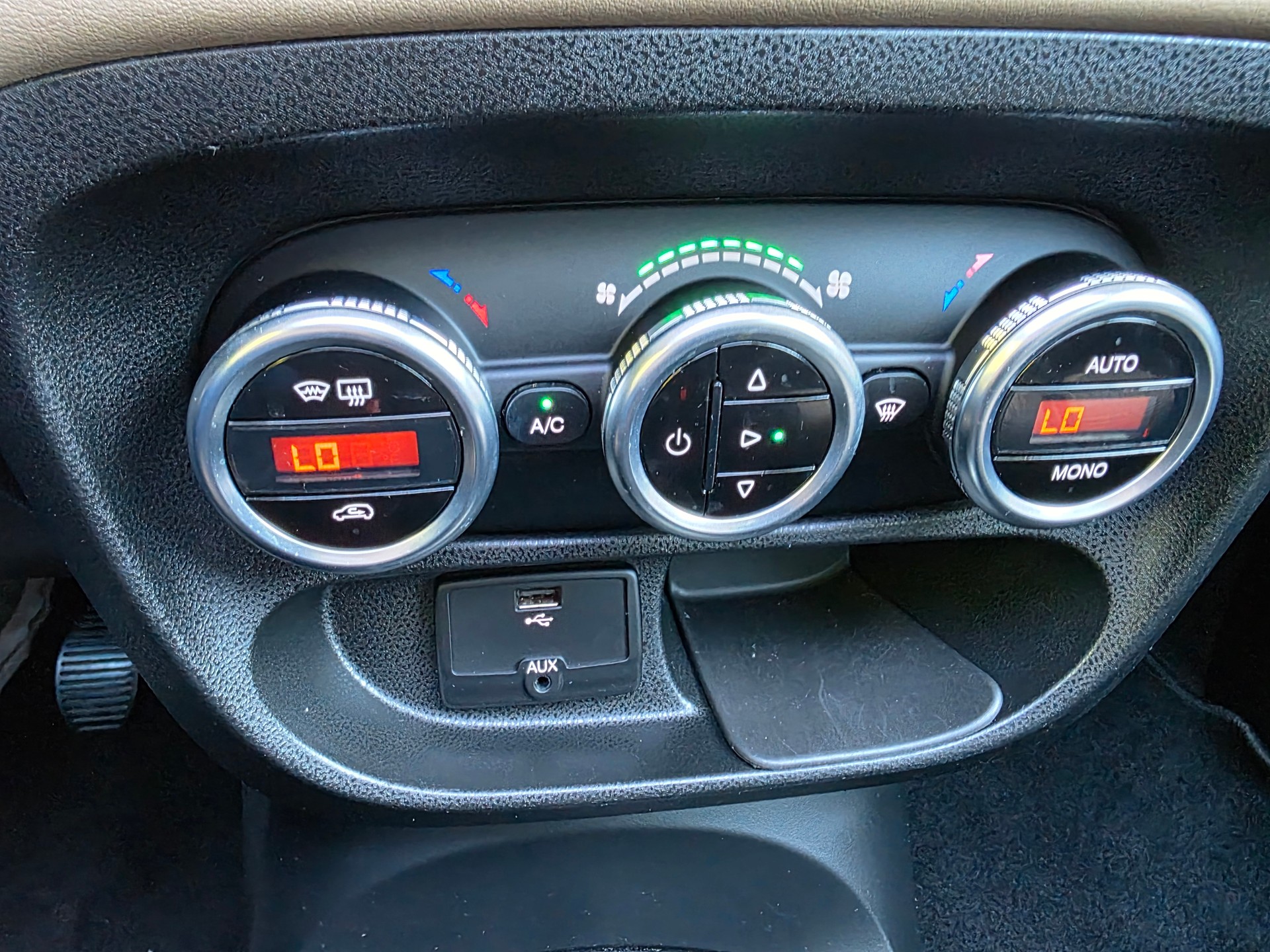 FIAT 500L Living 1.6 JTD Lounge-image-13