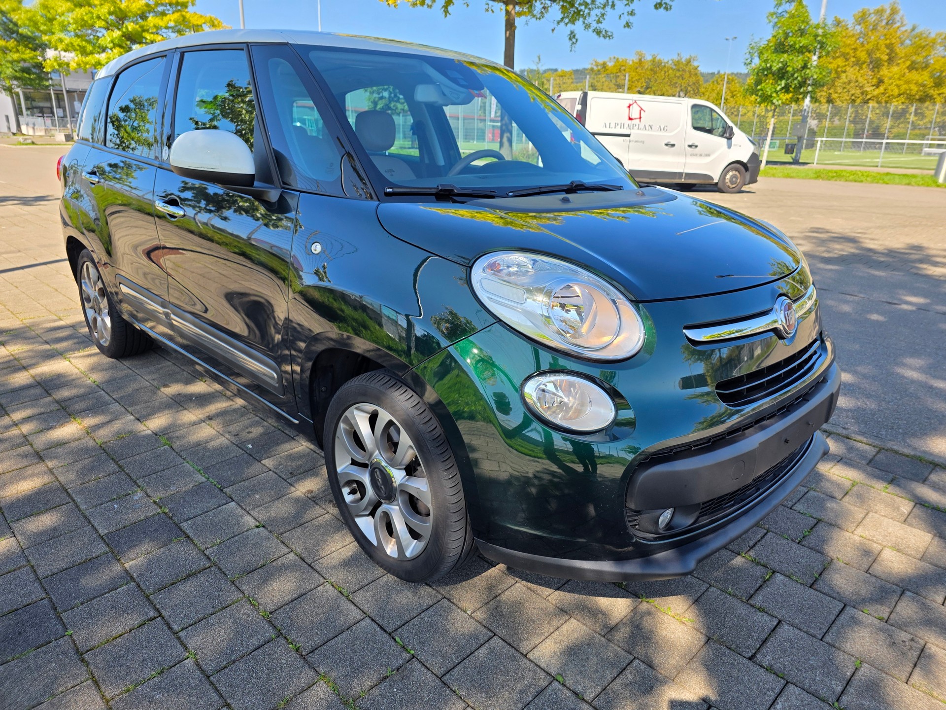 FIAT 500L Living 1.6 JTD Lounge-showroom-element-1