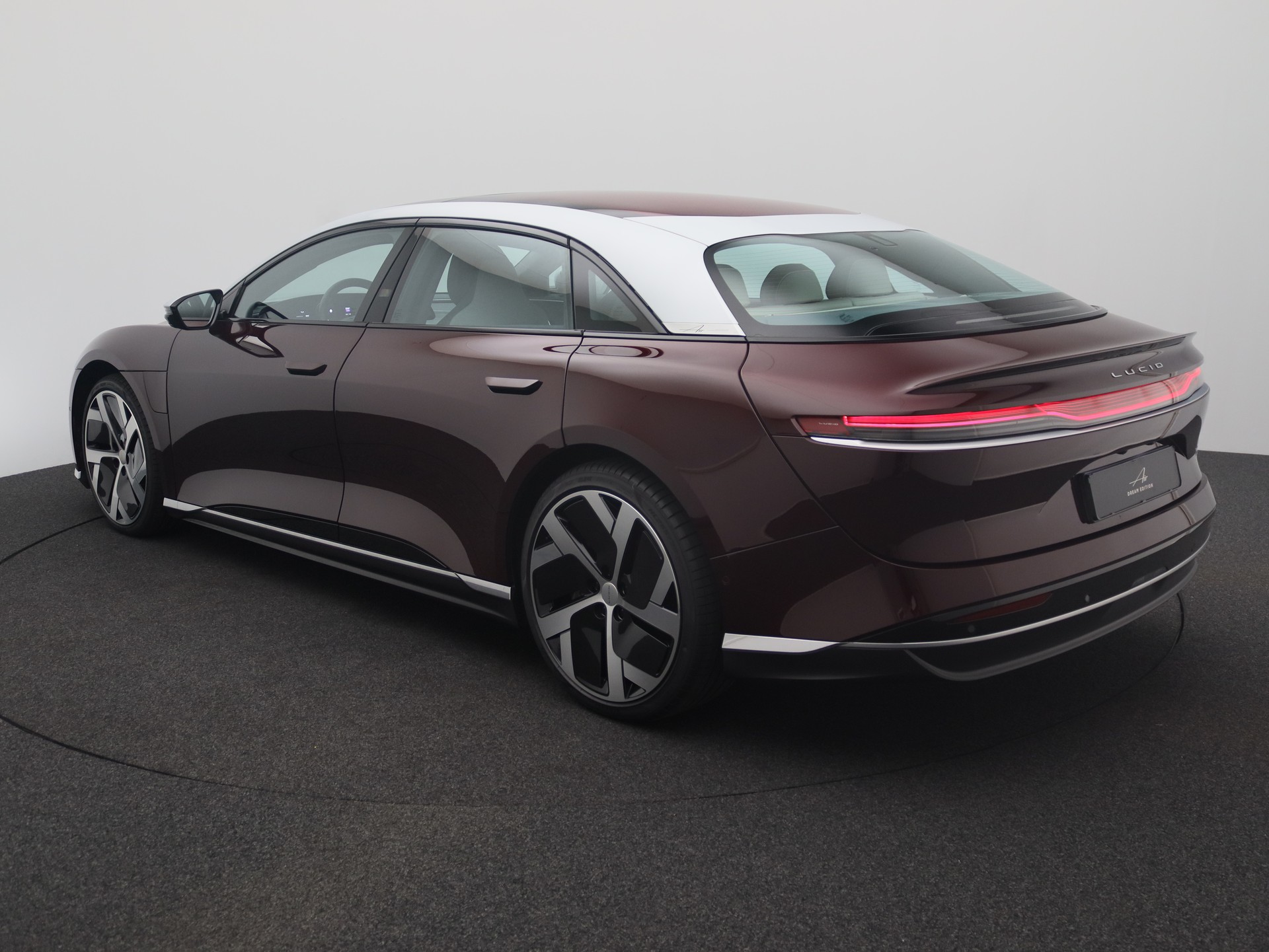 LUCID Air 118 kWh Performance Dream Edition-image-8