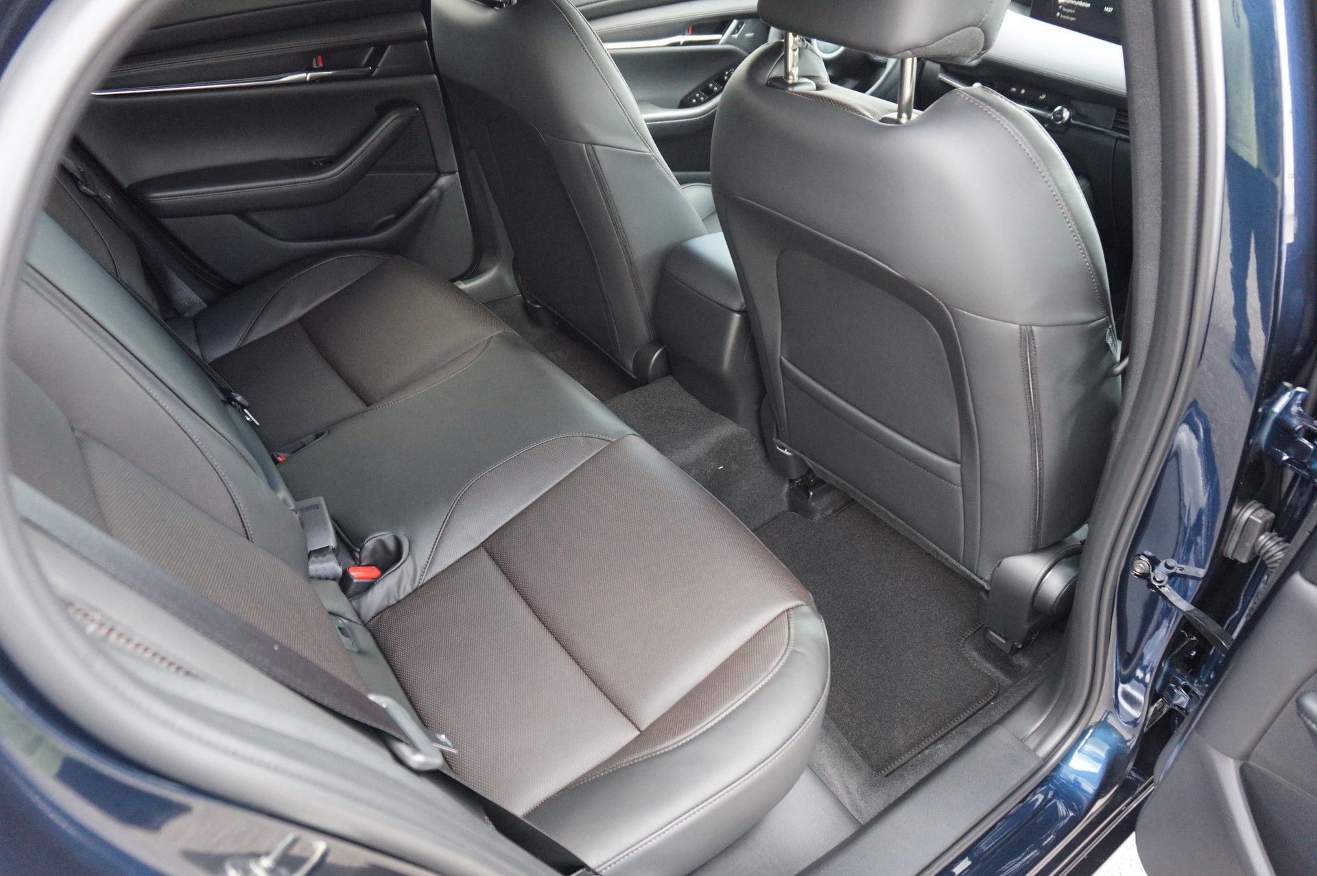 MAZDA 3 Hatchback SKYACTIV-X M Hybrid 186 Ambition Automat-image-11