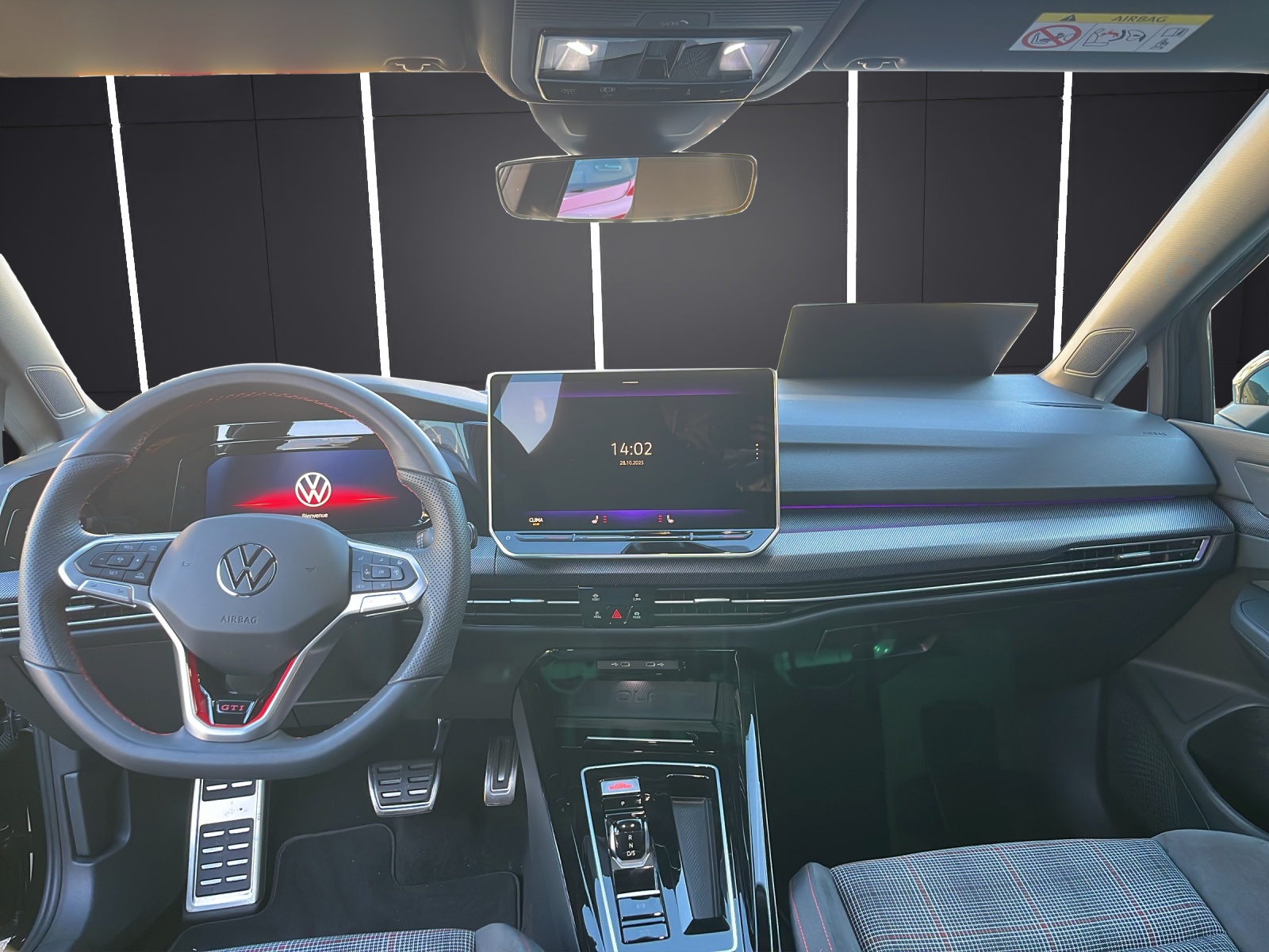 VW Golf 2.0 TSI GTI DSG Black Edition-image-6