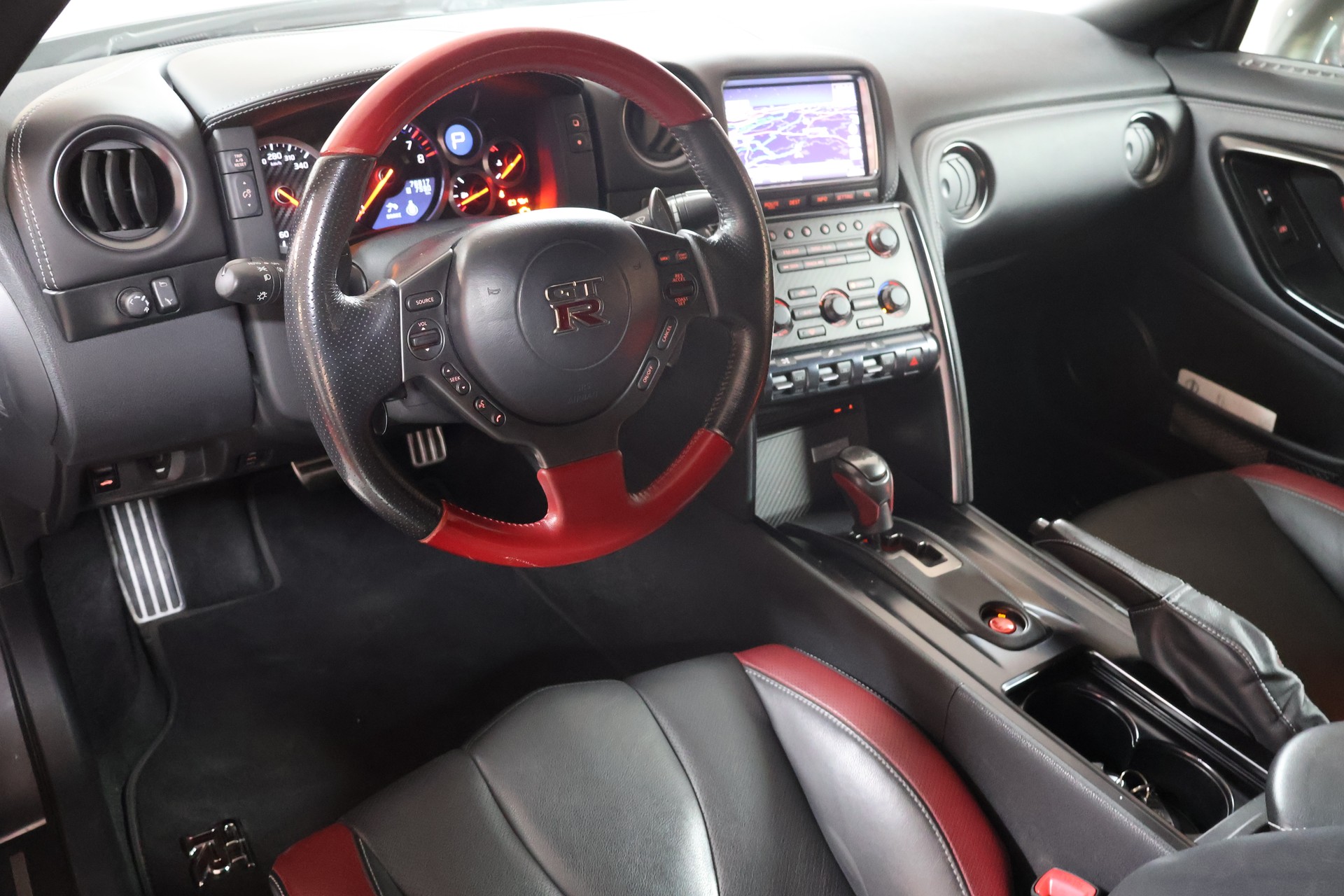 NISSAN GT-R 3.8 V6 Biturbo Black Edition-image-8