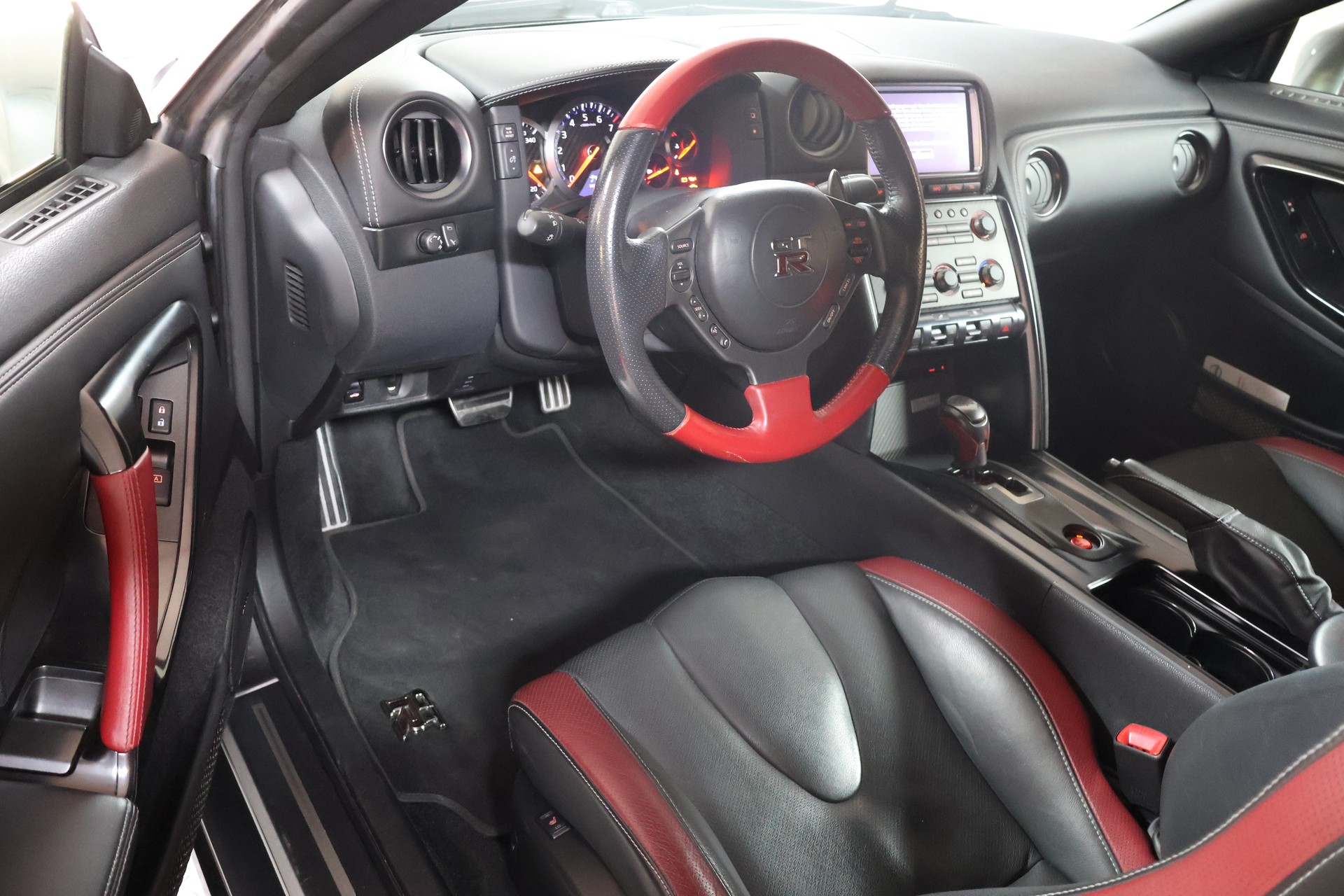 NISSAN GT-R 3.8 V6 Biturbo Black Edition-image-7