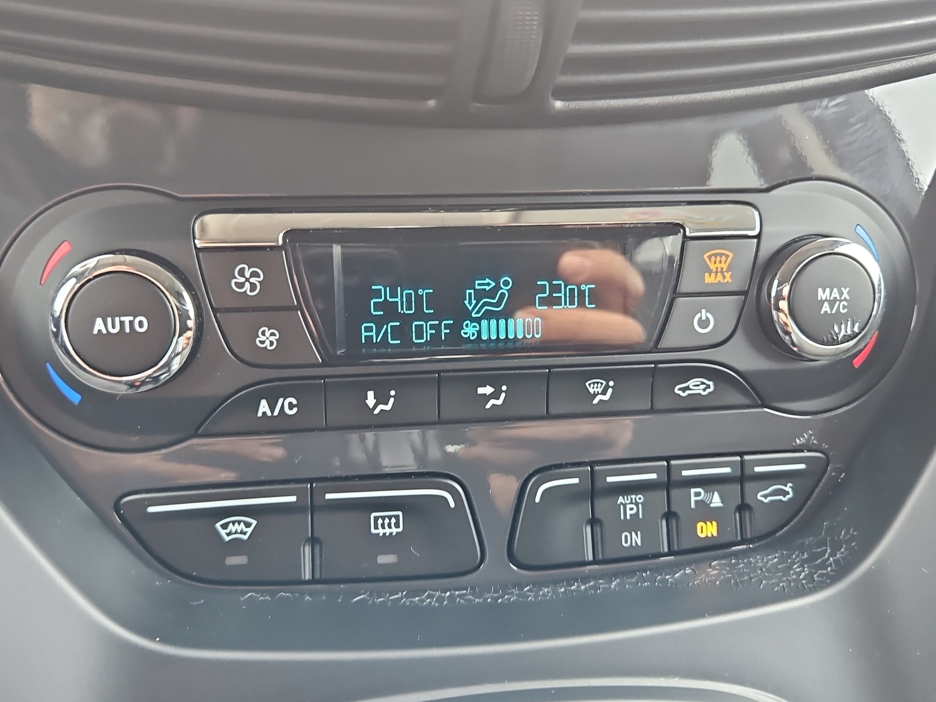 FORD Kuga 2.0 TDCi Titanium S 4WD PowerShift-image-15