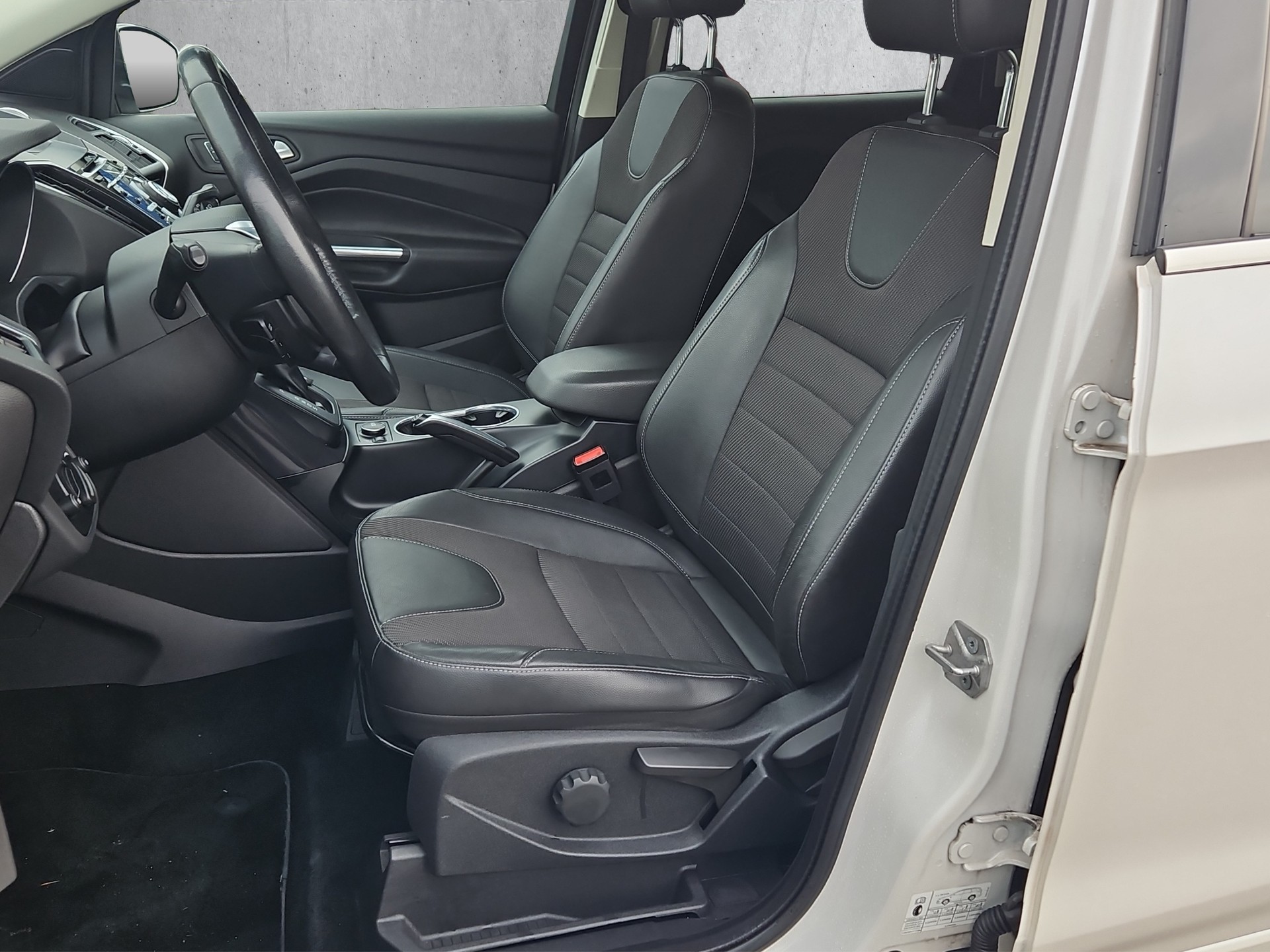 FORD Kuga 2.0 TDCi Titanium S 4WD PowerShift-image-14