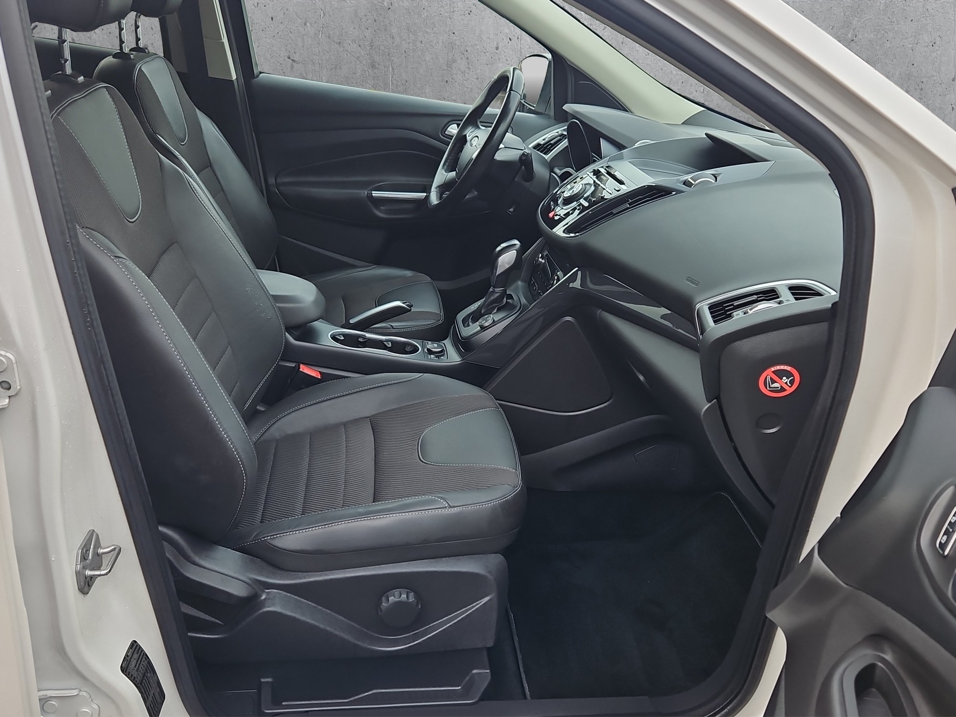 FORD Kuga 2.0 TDCi Titanium S 4WD PowerShift-image-10