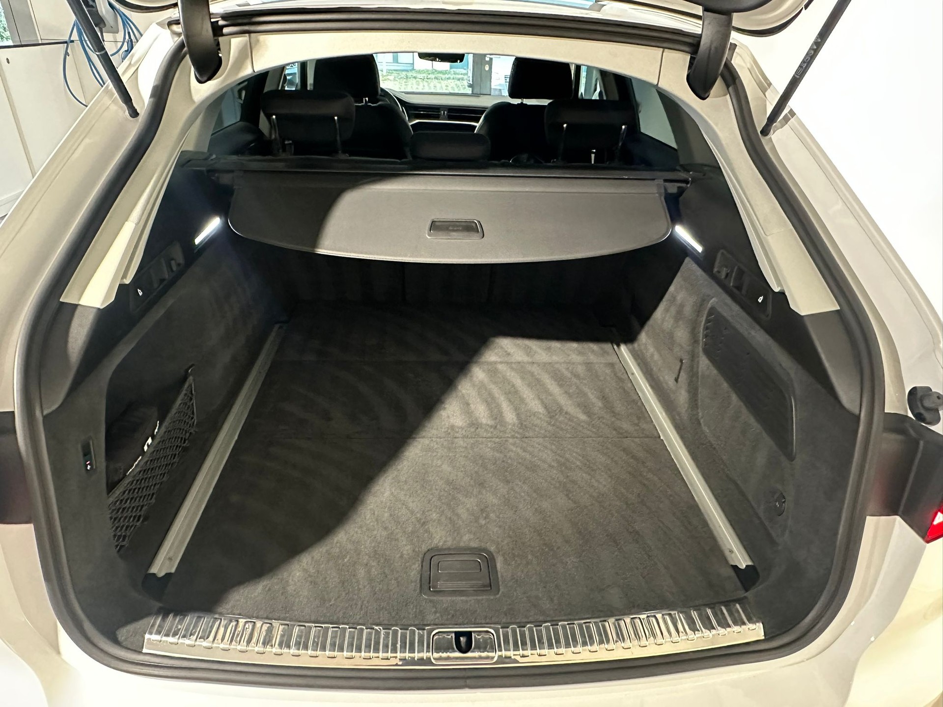 AUDI A6 Avant 40 TDI Sport quattro-image-4