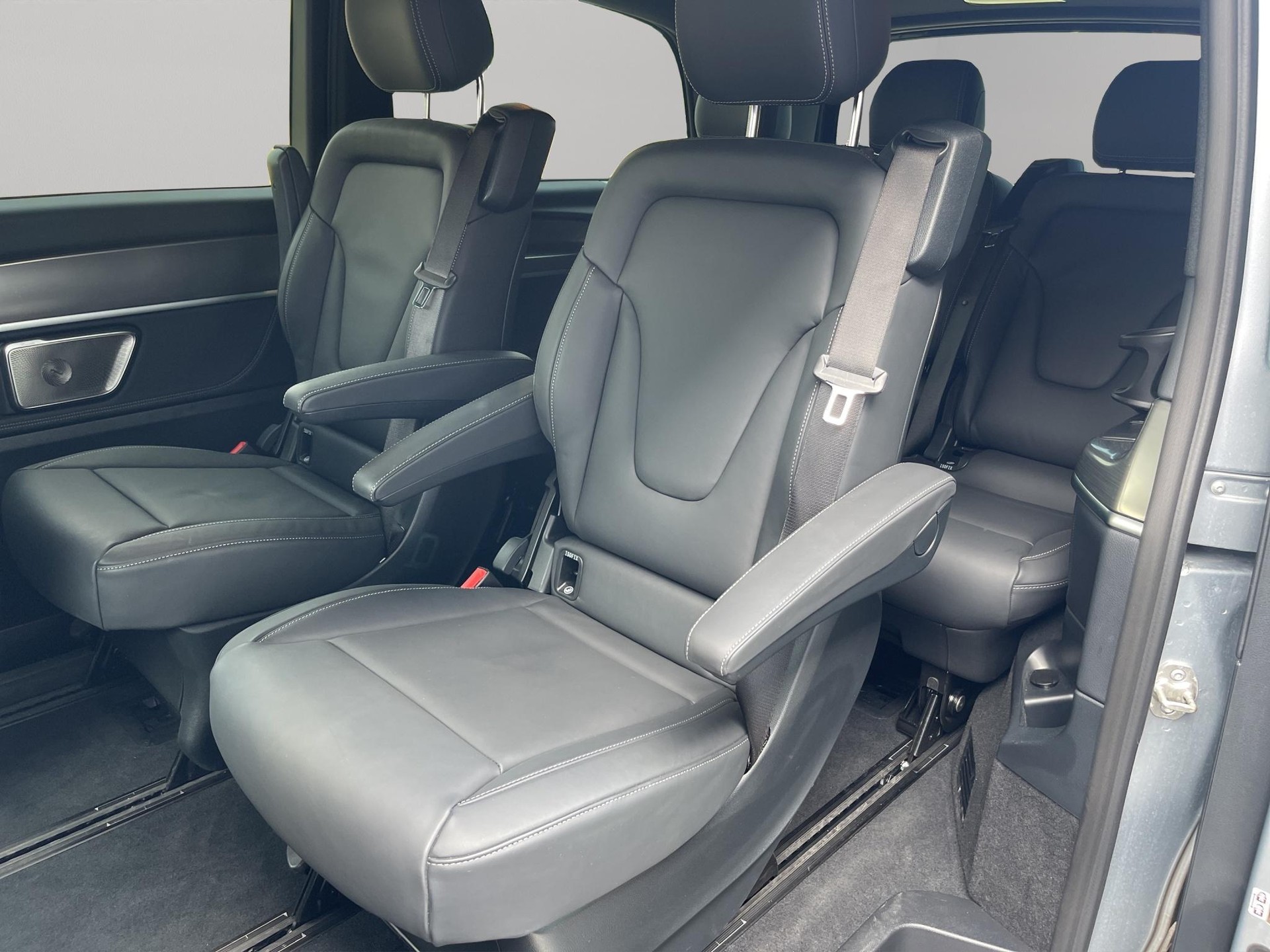 MERCEDES-BENZ V 300 d Exclusive lang Van-image-6