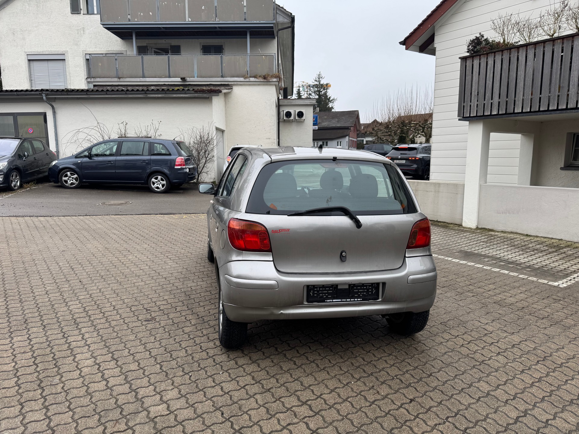 TOYOTA Yaris 1.0 Linea Luna-image-2