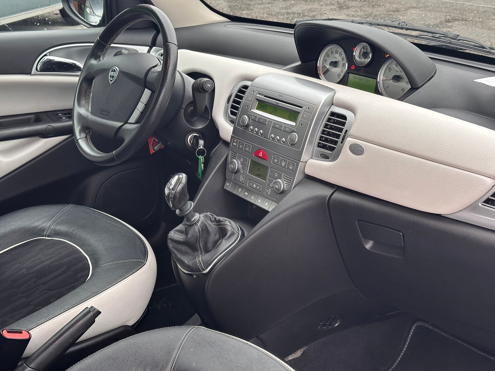 LANCIA Ypsilon 1.2 Platino-image-6