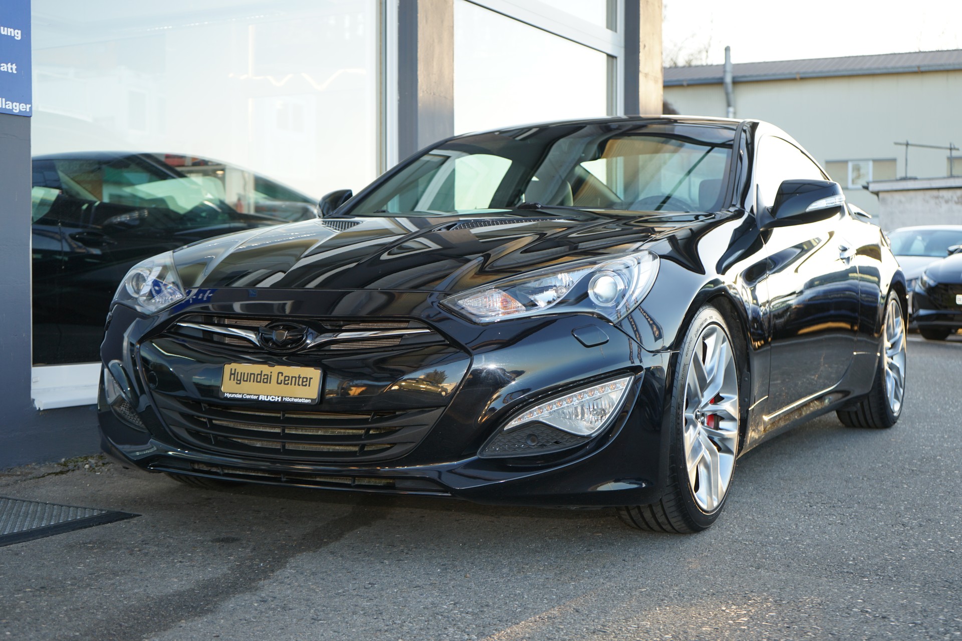 HYUNDAI Genesis 2.0 Turbo-showroom-element-2