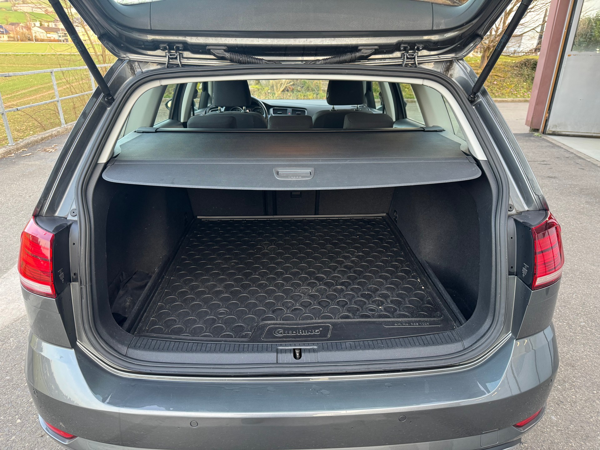VW Golf Variant 1.4 TSI Comfortline DSG-image-18
