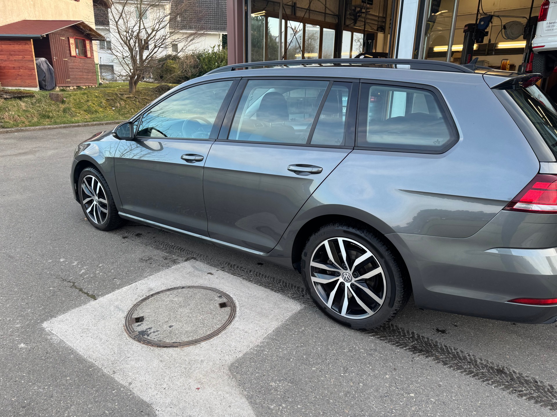 VW Golf Variant 1.4 TSI Comfortline DSG-image-8